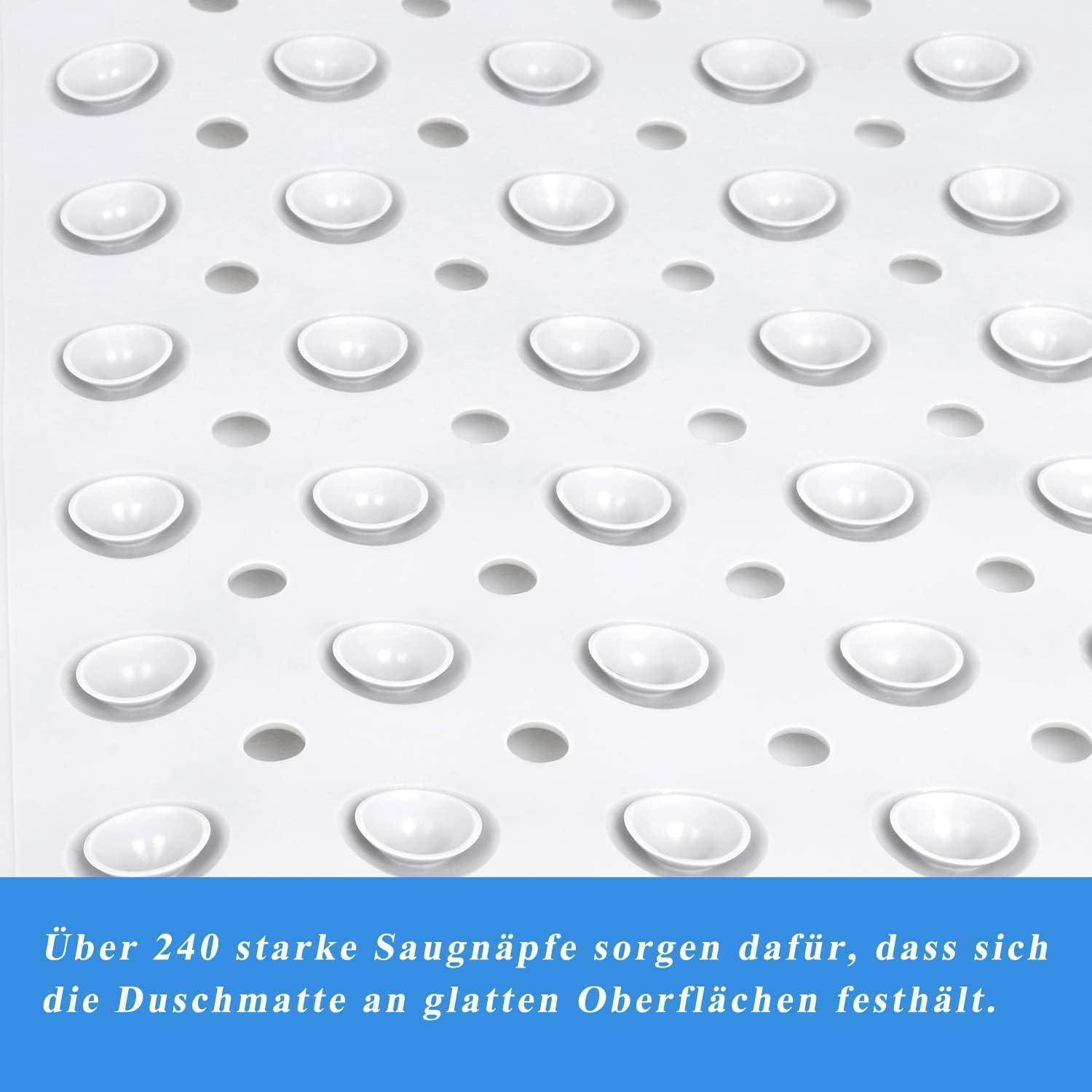 Weiße Duschmatte mit erhabenen Saugnäpfen auf einer weißen Oberfläche; blaues Banner sagt auf Deutsch: „Über 240 starke Saugnäpfe sorgen dafür, dass sich die Duschmatte an glatten Oberflächen festhält.