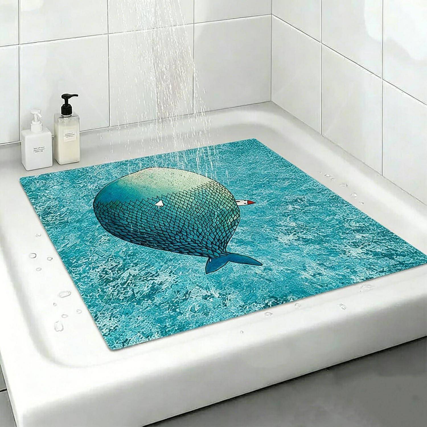 3D-Walillusionsbadematte in weißer Dusche oder Wanne, nass unter fließendem Wasser neben Seifenspendern dargestellt.