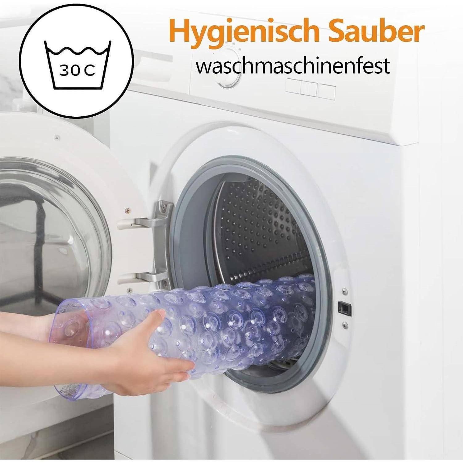 Hände platzieren eine strukturierte Flasche in eine Waschmaschine; deutscher Text besagt „Hygienisch Sauber