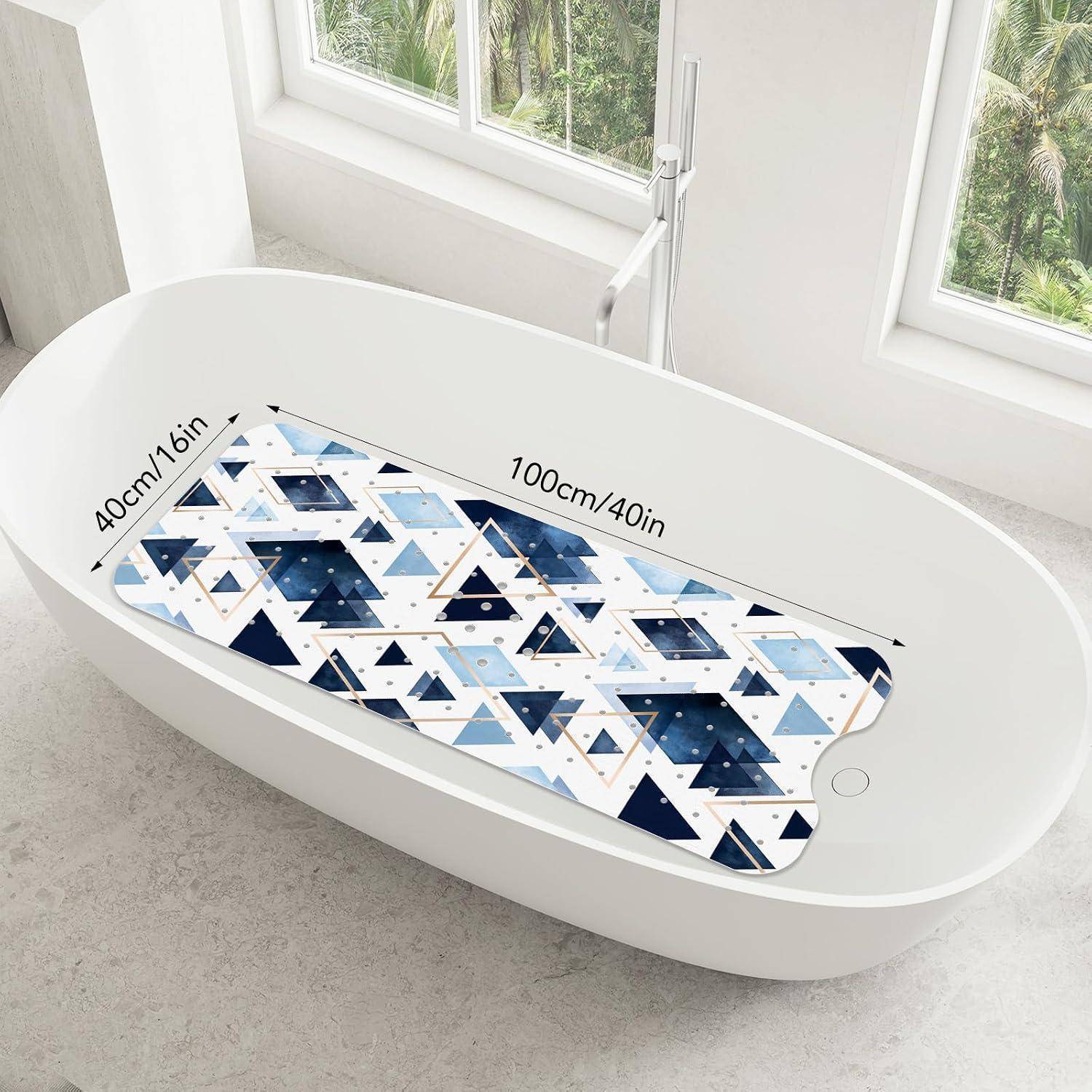 Ovale weiße Badewanne mit einer geometrischen blau-weißen rutschfesten Matte im Inneren, beschriftet mit 100cm/40in mal 40cm/16in.