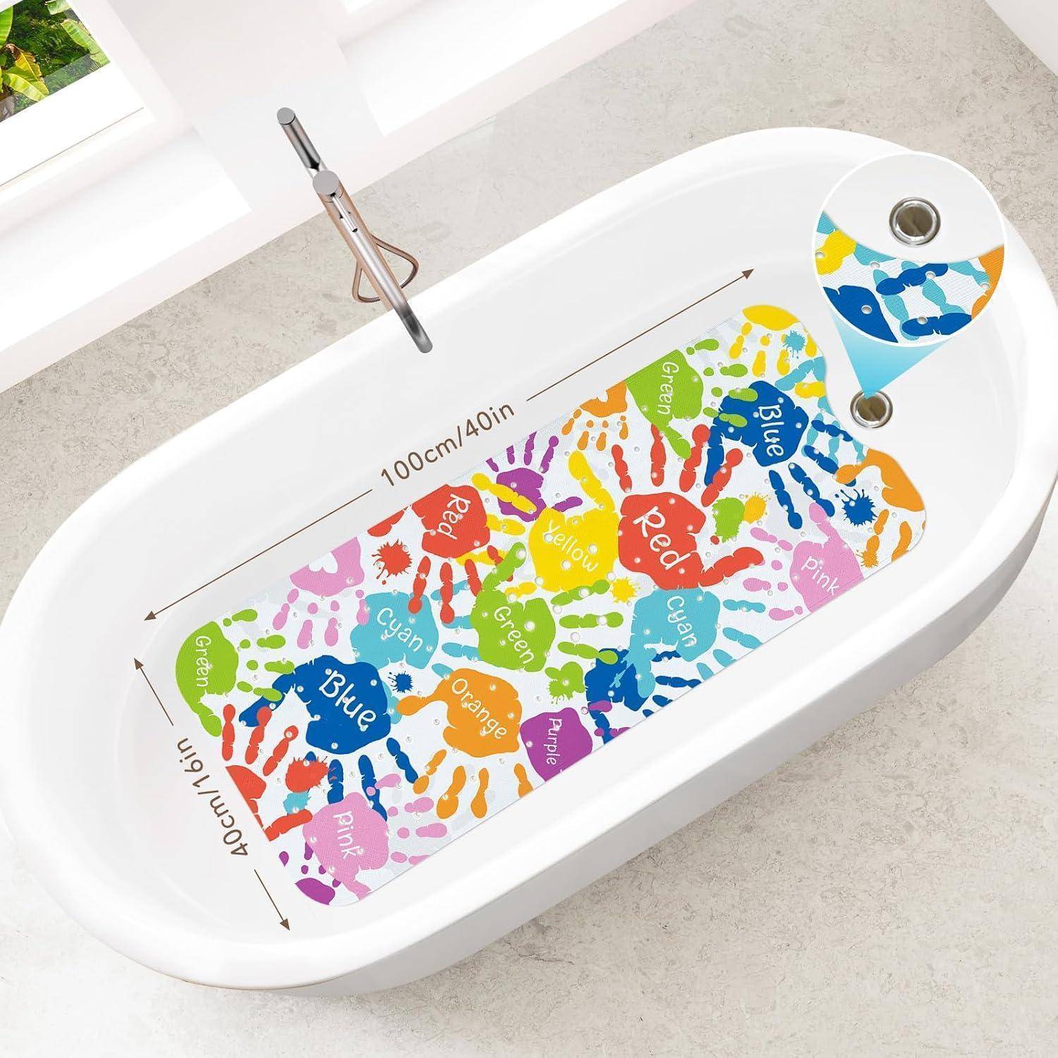 Draufsicht auf eine weiße Badewanne mit einer farbenfrohen, fußabdruck-inspirierten Matte, die mit Farbnamen und Größenmarkierungen 