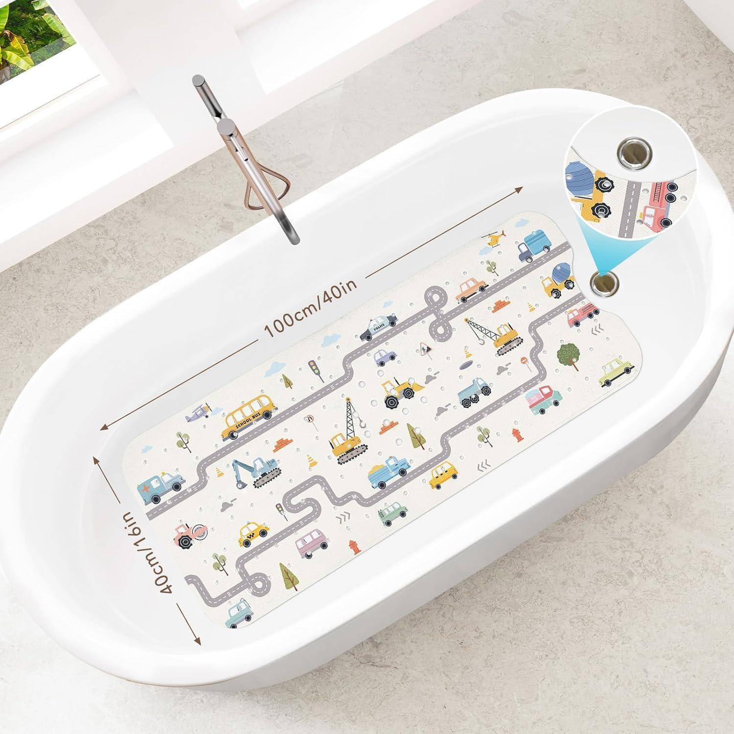Weiße Badewanne mit abnehmbarer rutschfester Straßenkarte-Badematte, auf der Autos, Lastwagen, Busse und Baufahrzeuge abgebildet sind, gekennzeichnet mit 100cm/40in x 40cm/16in.