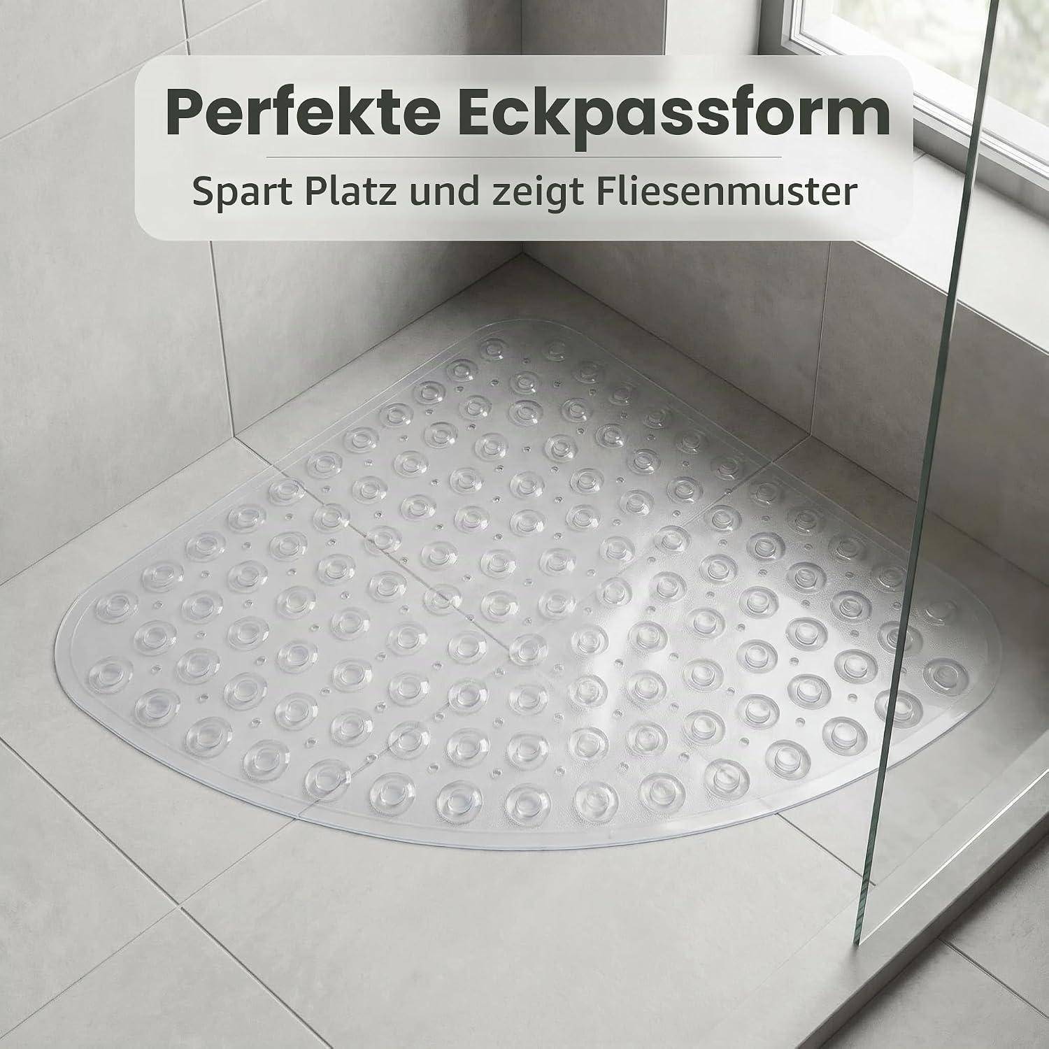 Eckdusche mit transparenter runder Antirutschmatte auf hellgrauem Fliesenboden; der deutsche Text lautet „Perfekte Eckform spart Platz und zeigt das Fliesenmuster"