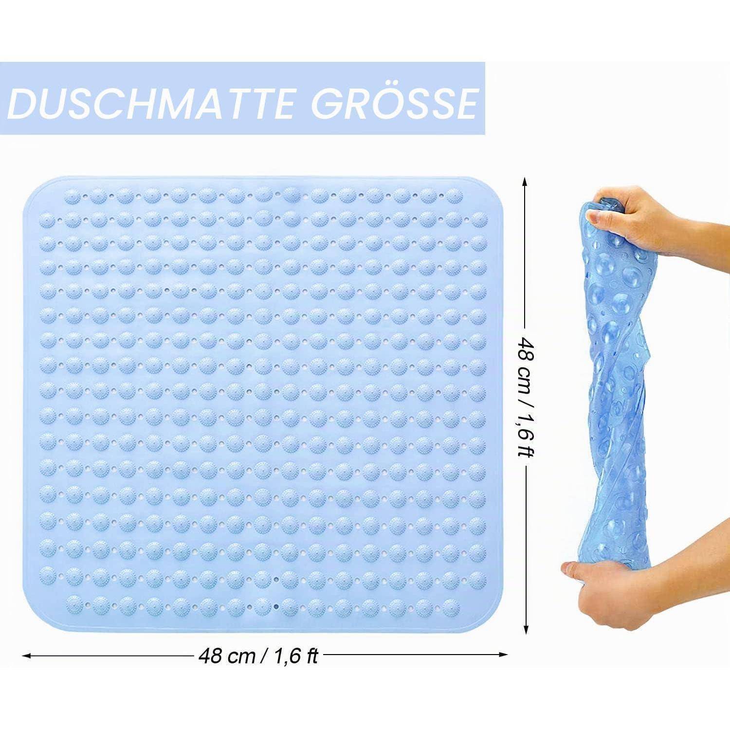Blaue Saugnapf-Badewannenmatte, flach ausgebreitet und von Händen gestreckt, beschriftet mit „DUSCHMATTE GRÖSSE