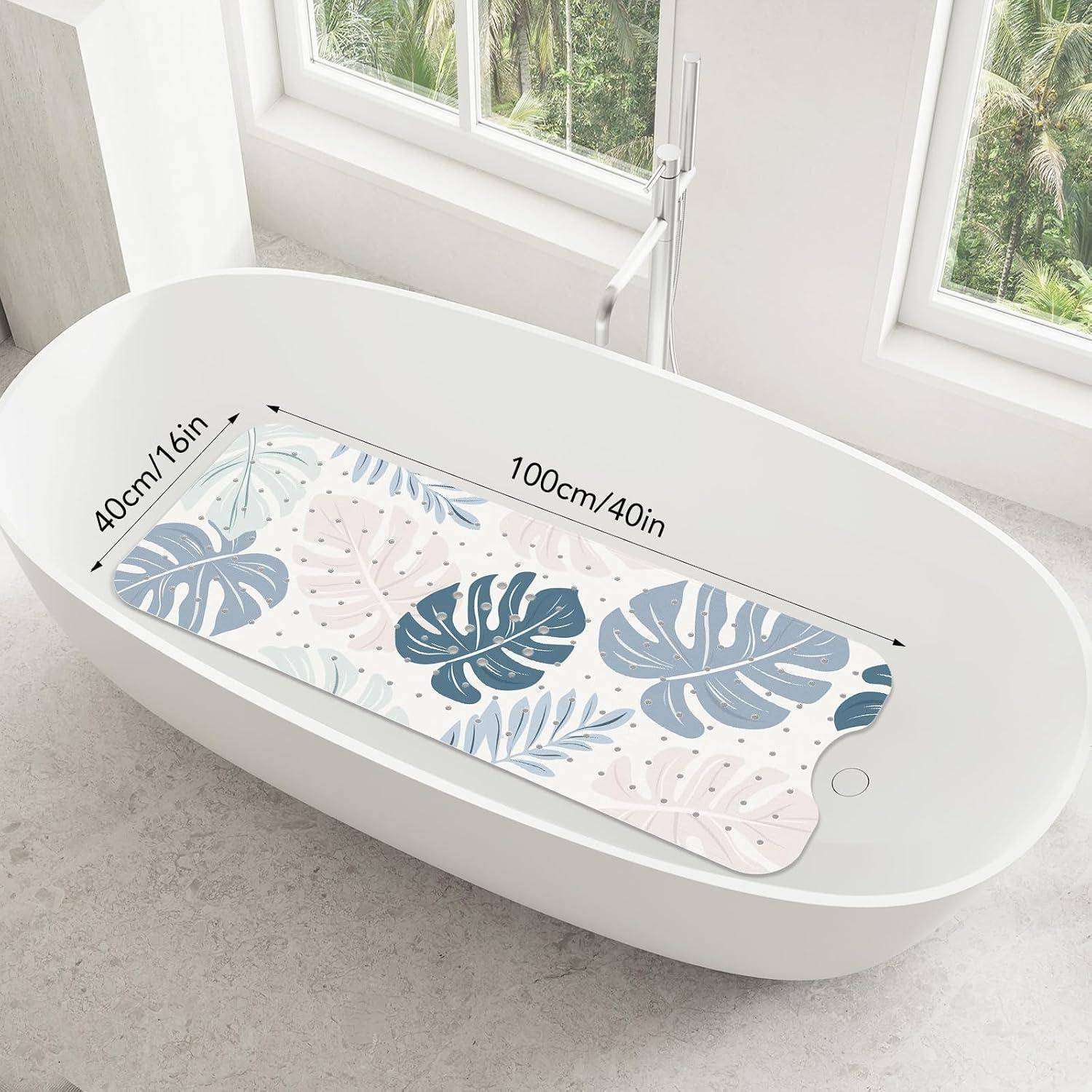 Badematte mit Blattmuster in einer weißen freistehenden Badewanne, gekennzeichnet mit 100 cm/40 Zoll lang und 40 cm/16 Zoll breit.
