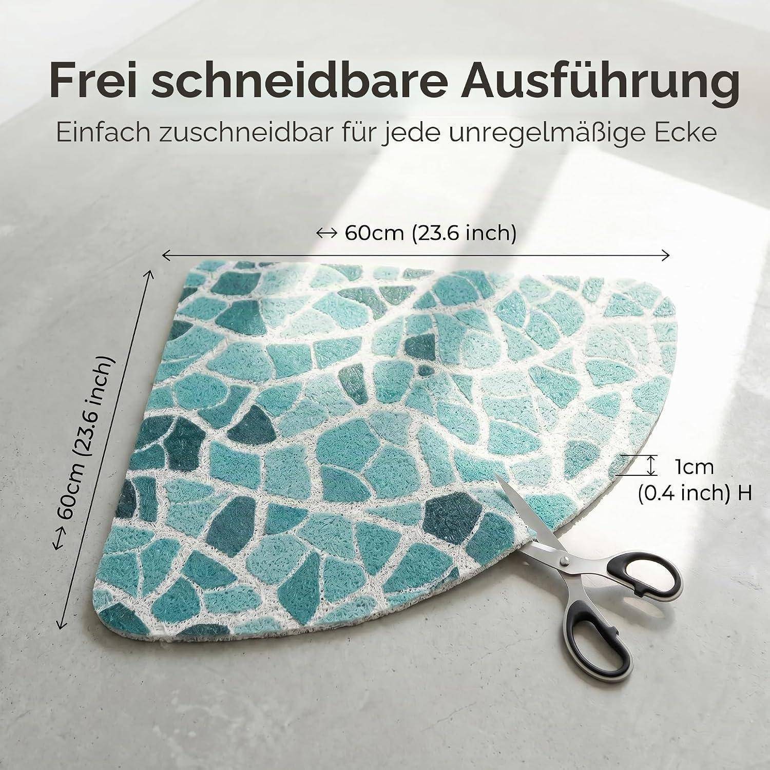 Unregelmäßig geschnittene türkisfarbene Mosaik-Badmatte wird mit einer Schere zugeschnitten; gekennzeichnet mit „Frei schneidbare Ausführung
