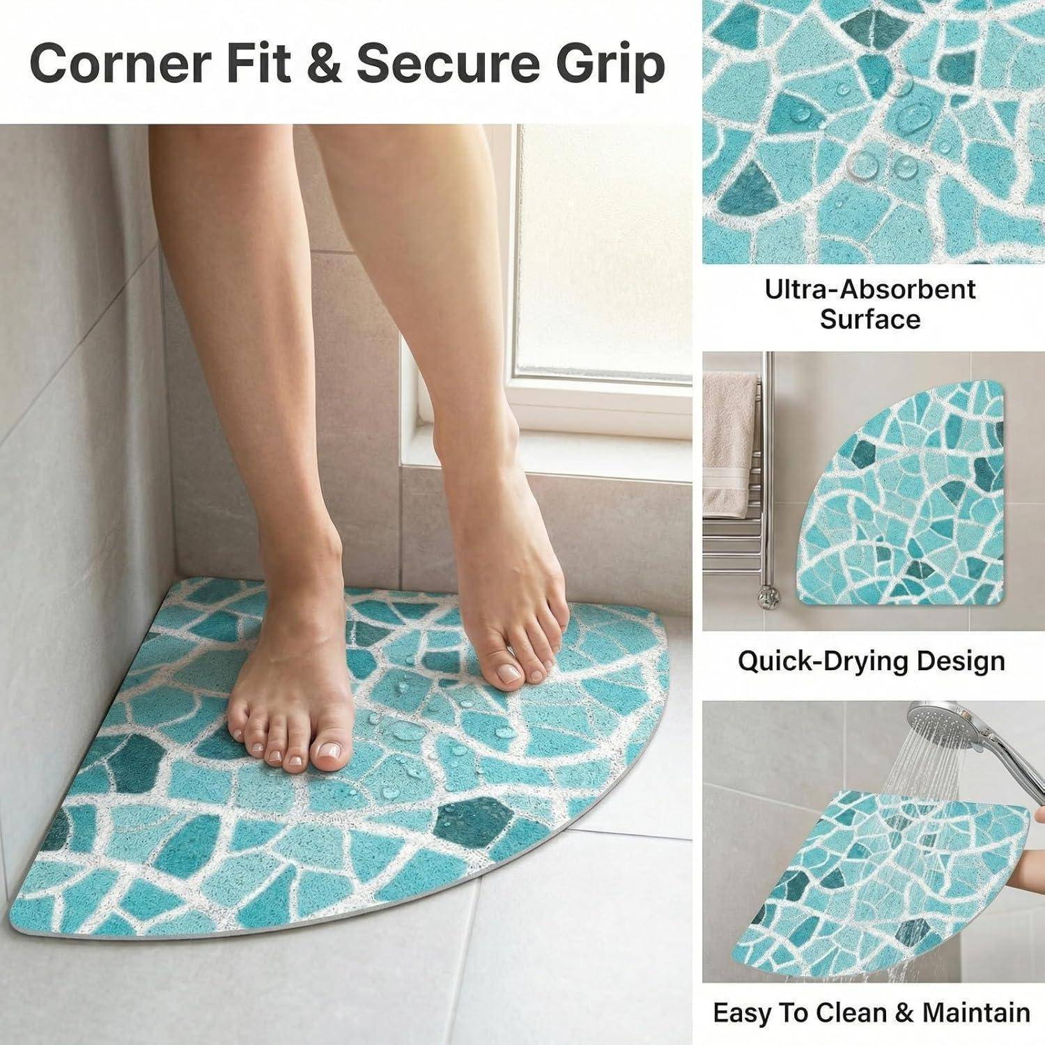 Eckig angepasste türkisfarbene Mosaikbadematte auf Badezimmerboden, dargestellt mit nackten Füßen; Beschriftungen heben die ultraabsorbierende Oberfläche, das schnelltrocknende Design und die einfache Reinigung hervor.
