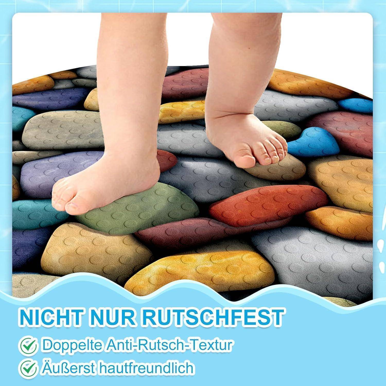 Babyfüße, die auf bunten strukturierten Kieselsteinen stehen; deutscher Text wirbt für „Nicht nur rutschfest" mit doppelter Rutschfestigkeit und hautfreundlicher Oberfläche.