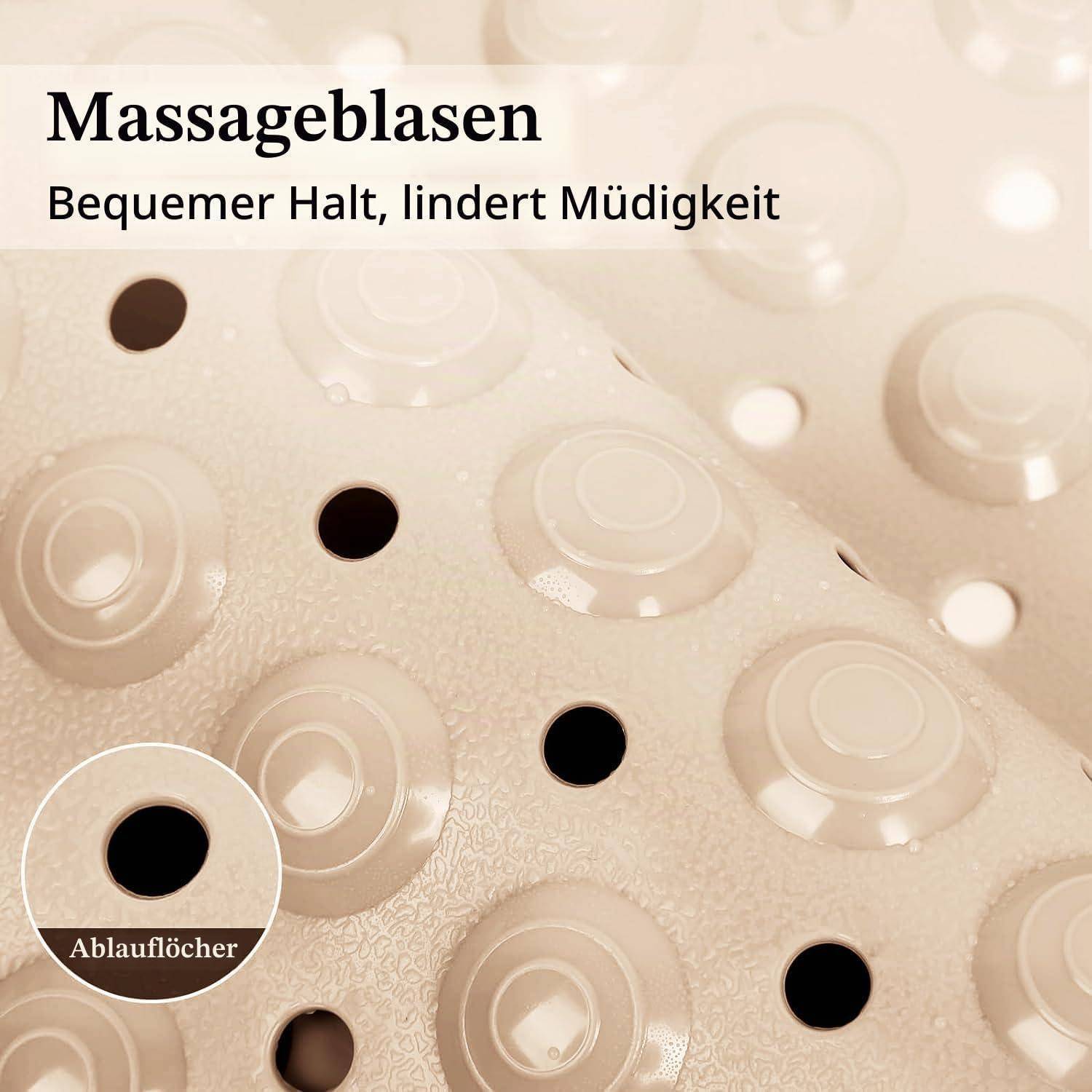 Nahaufnahme einer beigen Massagebadenatte mit Saugnapfen und Ablauflöchern, beschriftet mit 