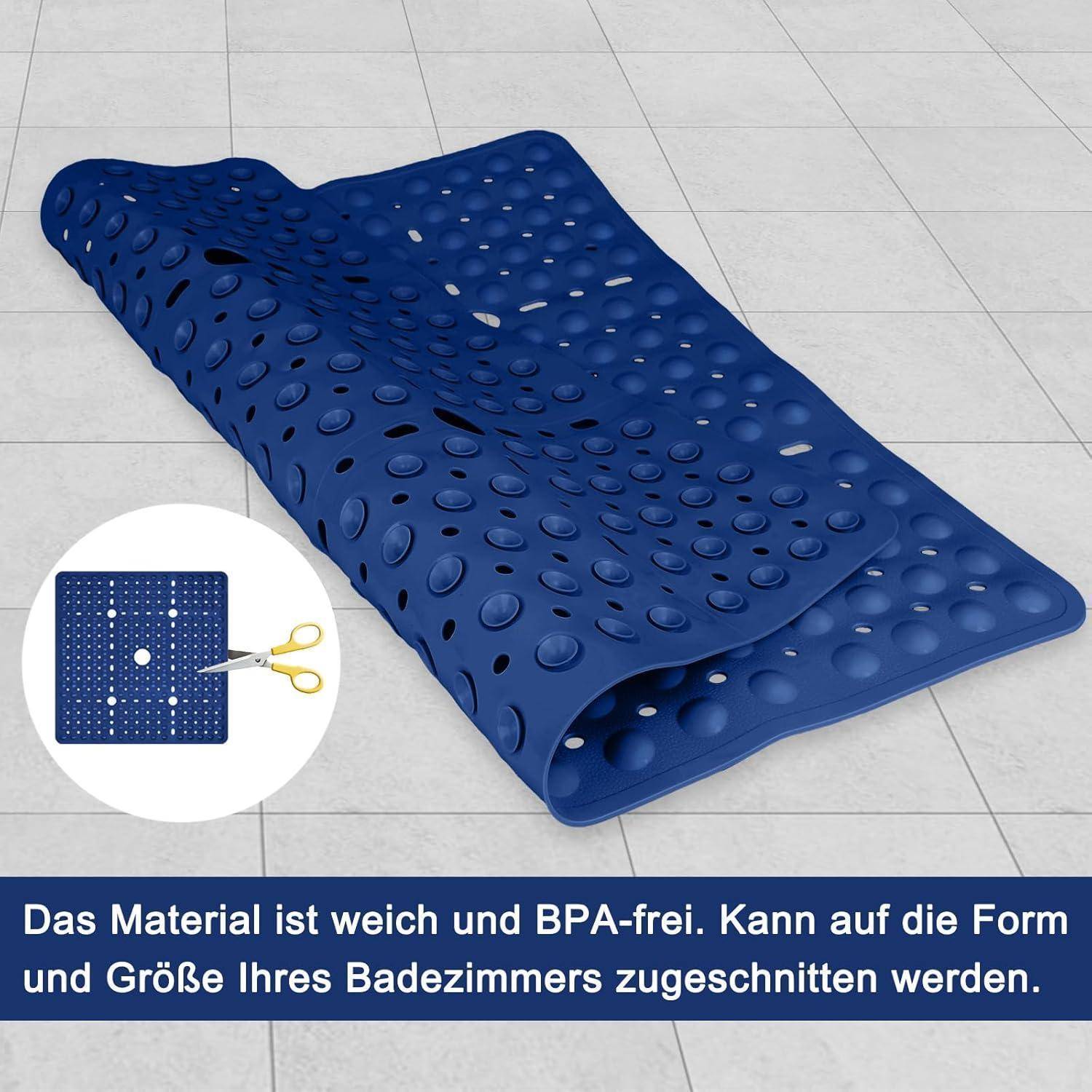 Blaue perforierte Badezimmermatte, gezeigt mit einem zugeschnittenen Einsatz; der Text besagt, dass sie weich, BPA-frei und für Badezimmergröße und -form anpassbar ist.