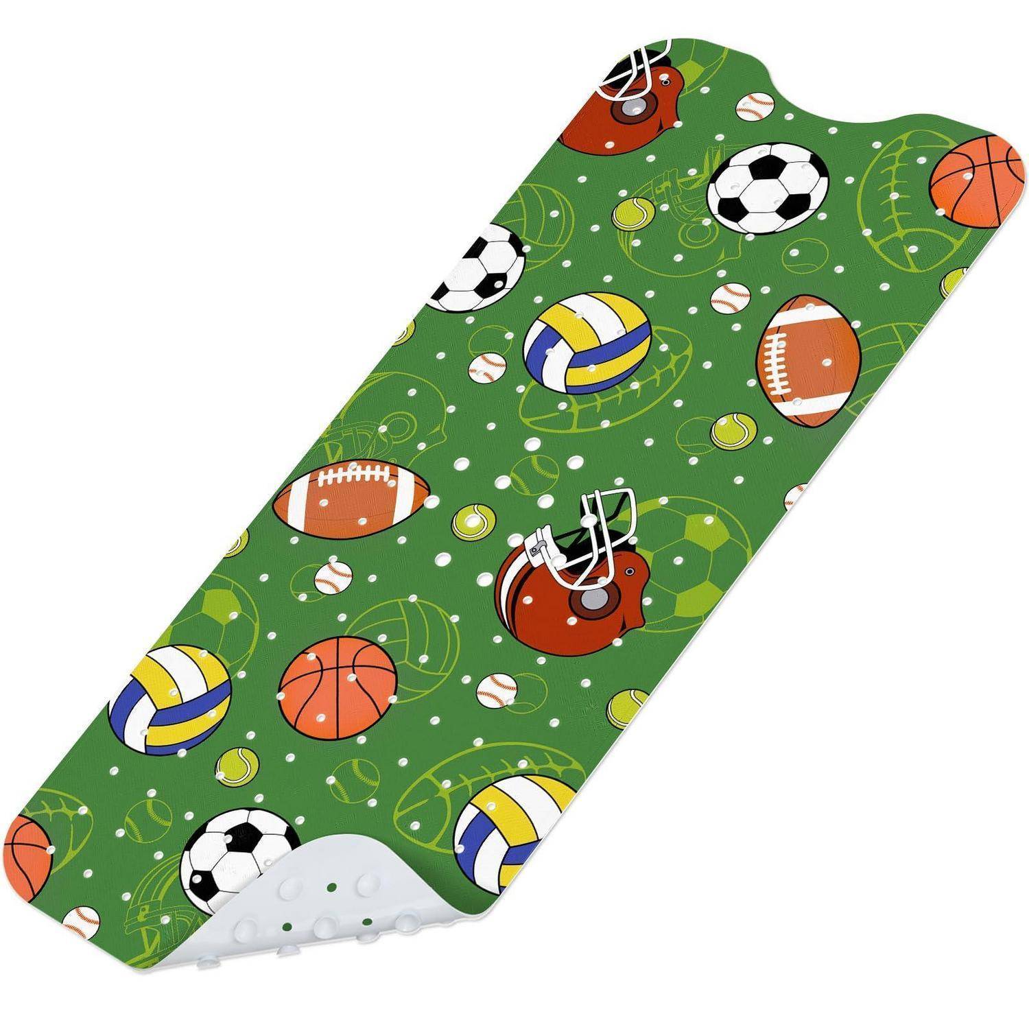 Grünes Sportmuster-Laken mit Fußbällen, Basketbällen, Volleybällen und Football-Helmen, dargestellt als gekrümmtes Produktbild mit weißem Hintergrund