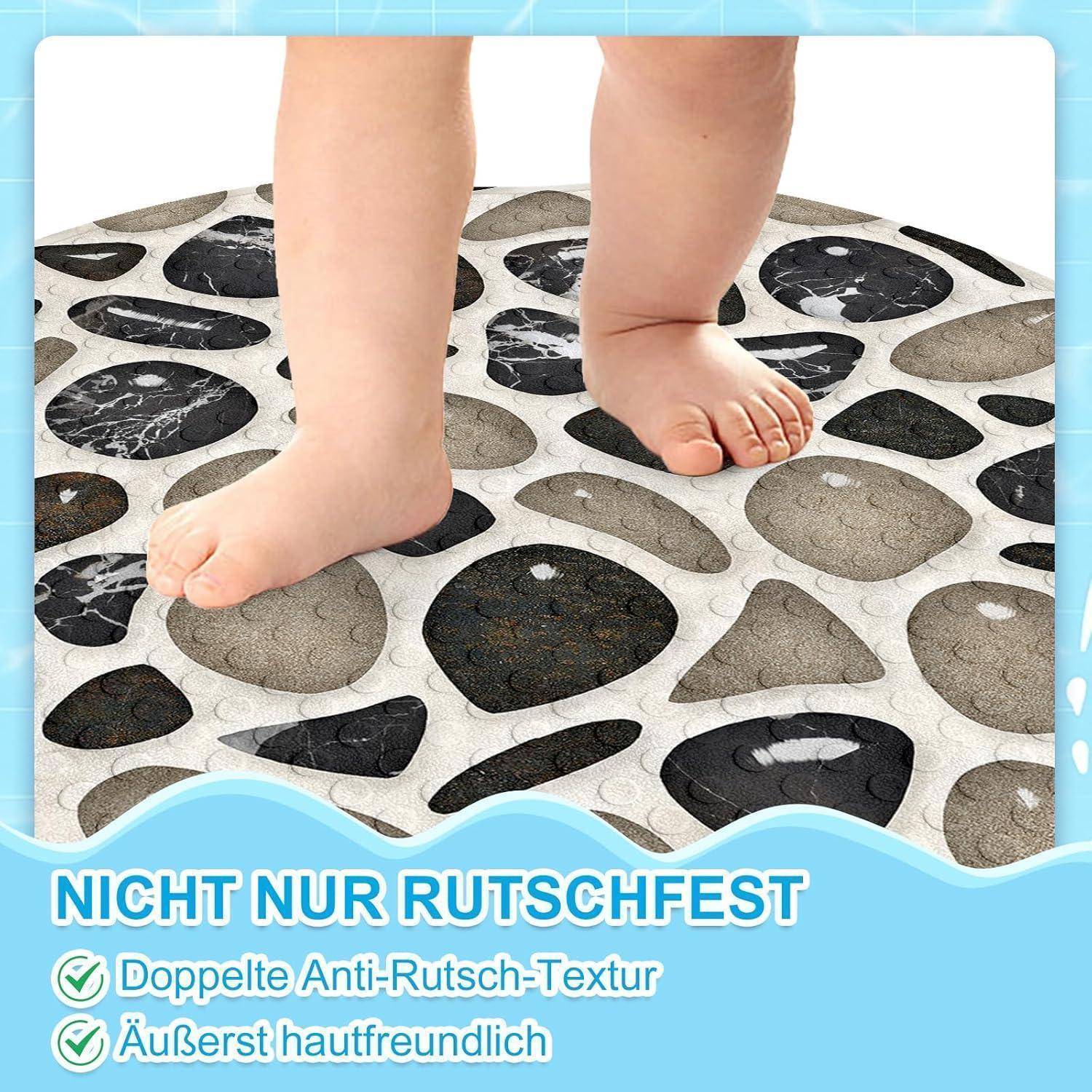 Babyfüße stehen auf einer gemusterten rutschfesten Matte mit deutschem Text, der wirbt mit „Nicht nur rutschfest