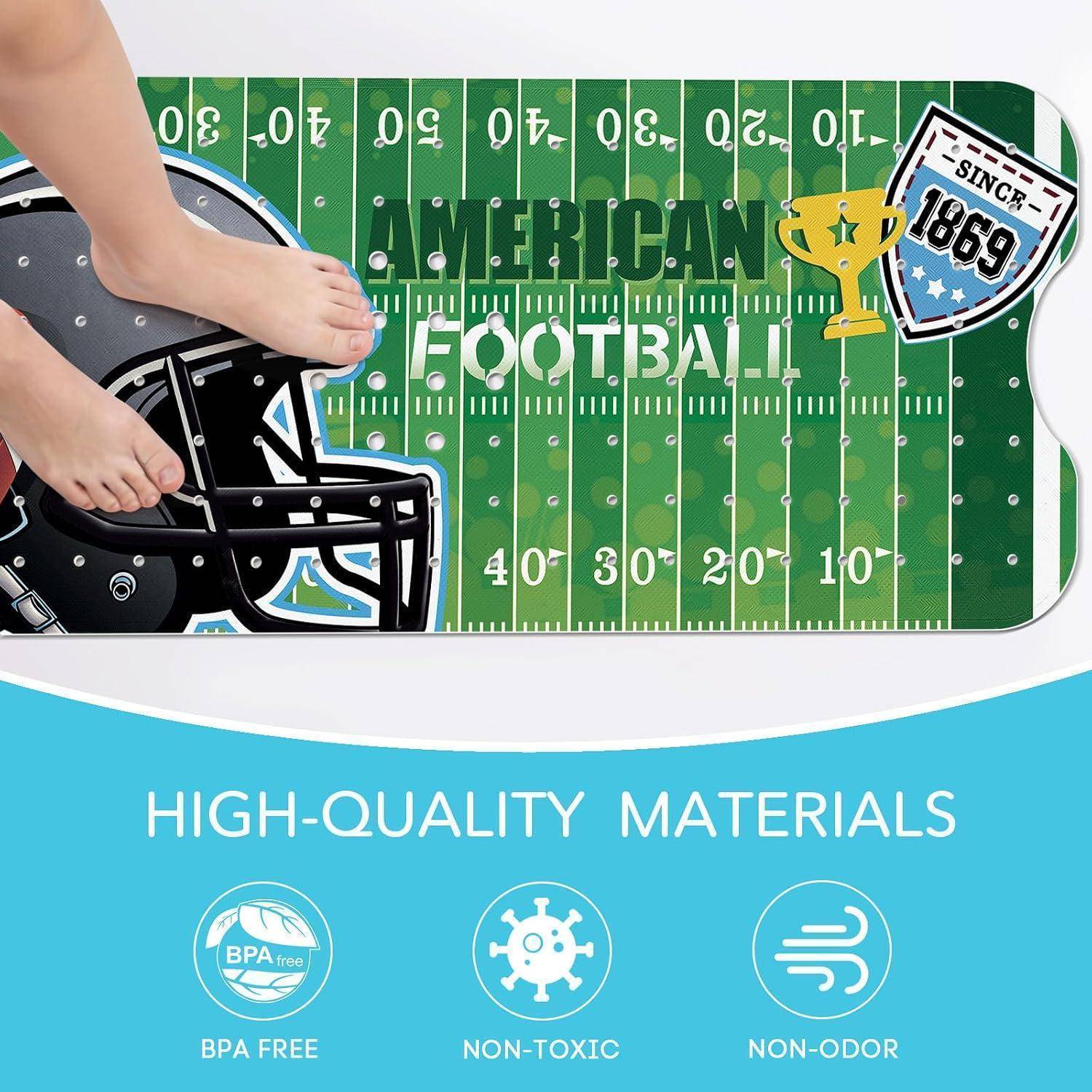 Fußball-Badezimmermatte oder Teppich mit grünen Feldmarkierungen, Helm- und Pokal-Grafiken und Text „American Football