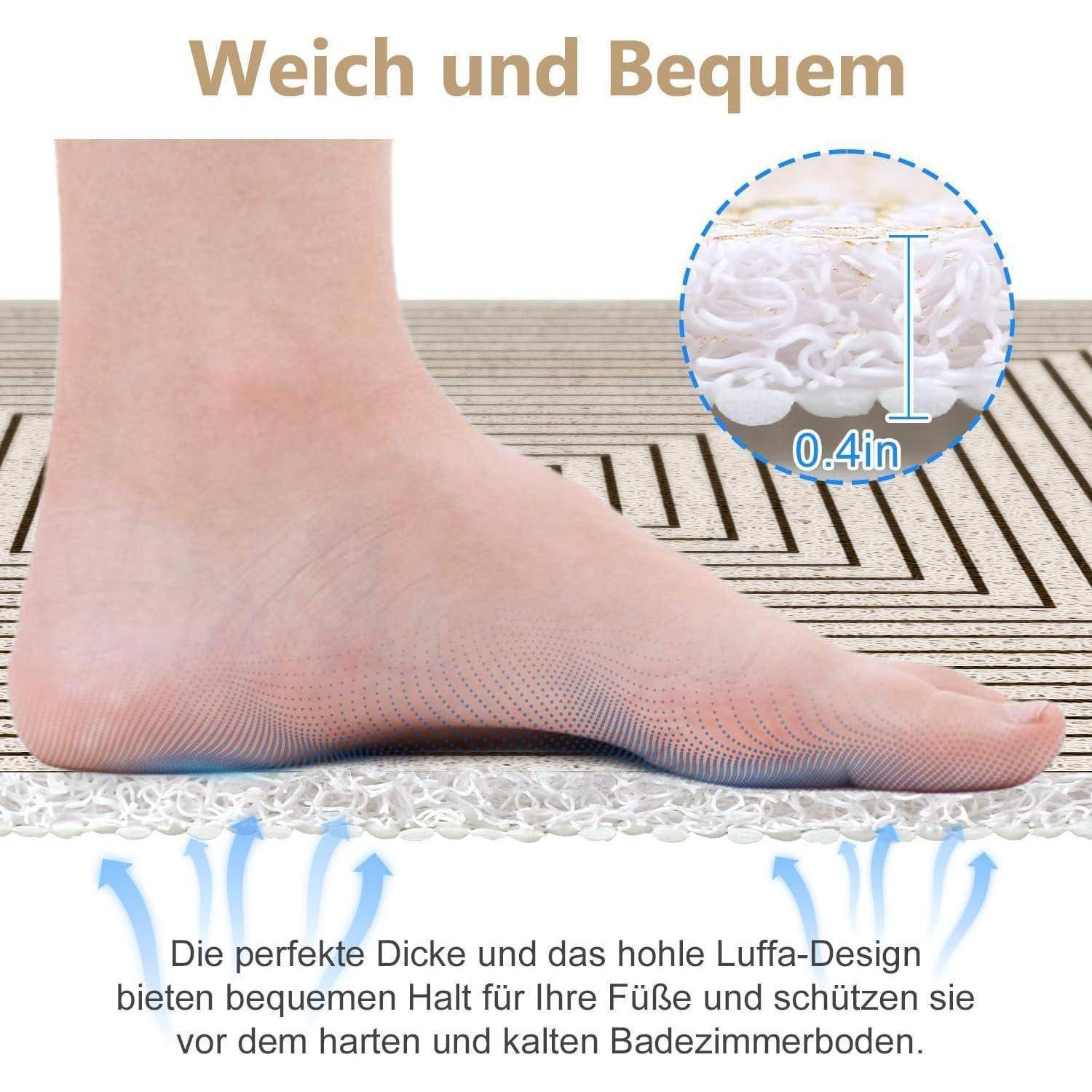 Bloßer Fuß auf gepolsterter Badematte, die ein 0,4 Zoll dickes hohles Luffa-Design zur Bequemlichkeit und zum Schutz auf harten, kalten Badezimmerfliesen zeigt.