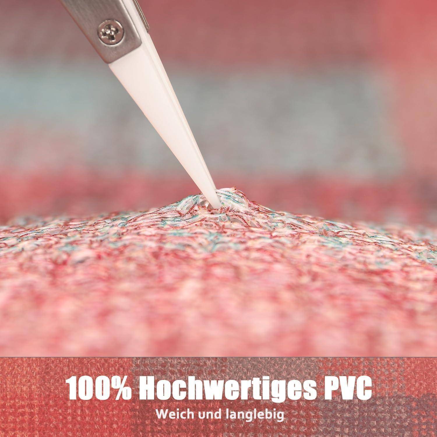 Nahaufnahme einer scharfen Klinge, die in strukturiertes Material schneidet, mit Text darunter, der lautet '100% Hochwertiges PVC' und 'Weich und langlebig'.