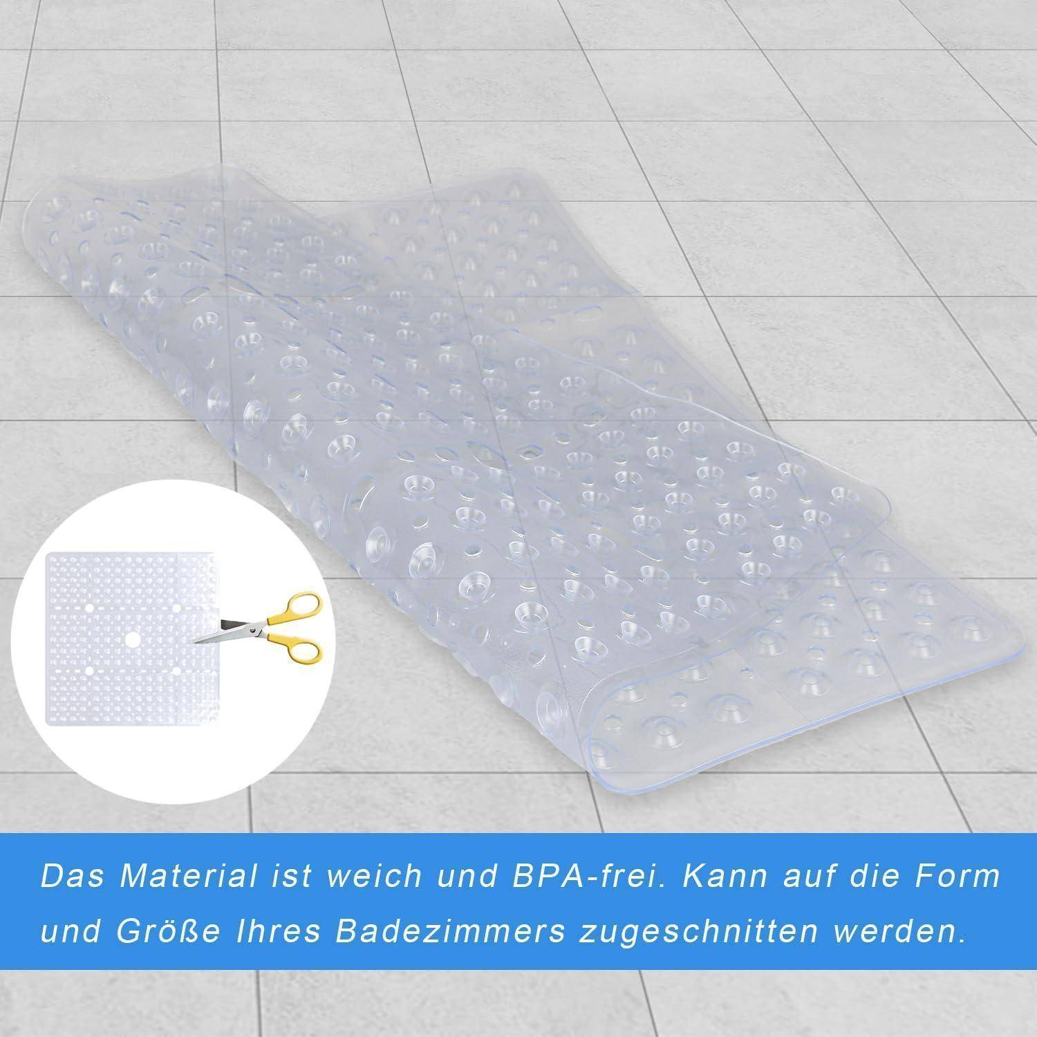 Transparente rutschfeste Badezattermatte auf Fliesenboden, mit Ausschnitt zeigt, dass sie auf Größe zuschneidbar ist; Deutscher Text besagt, dass das Material weich ist, BPA-frei und anpassbar an die Badezimmergröße.