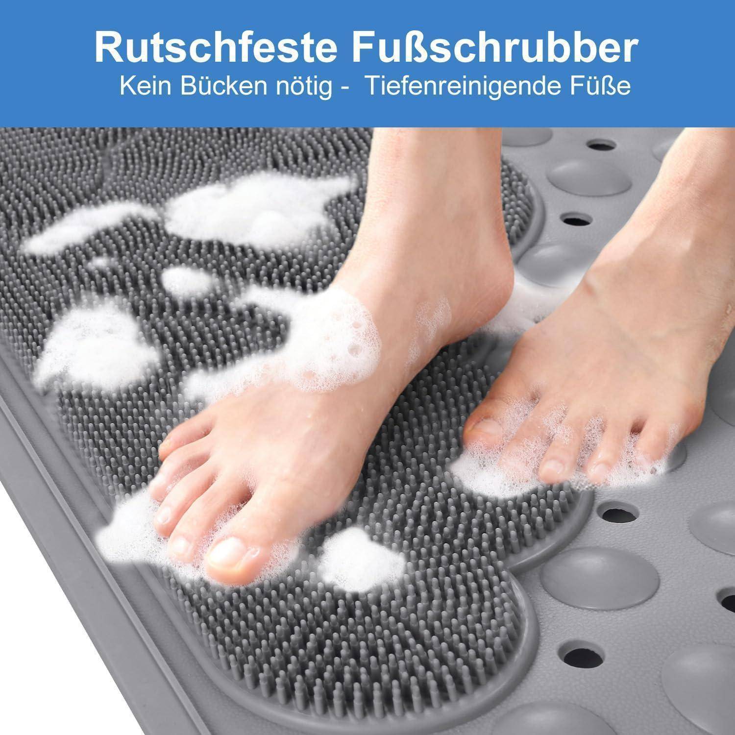 Füße schrubben auf einer grauen rutschfesten Duschmatten mit Seifenschaum; Text sagt „Rutschfeste Fußschrubber