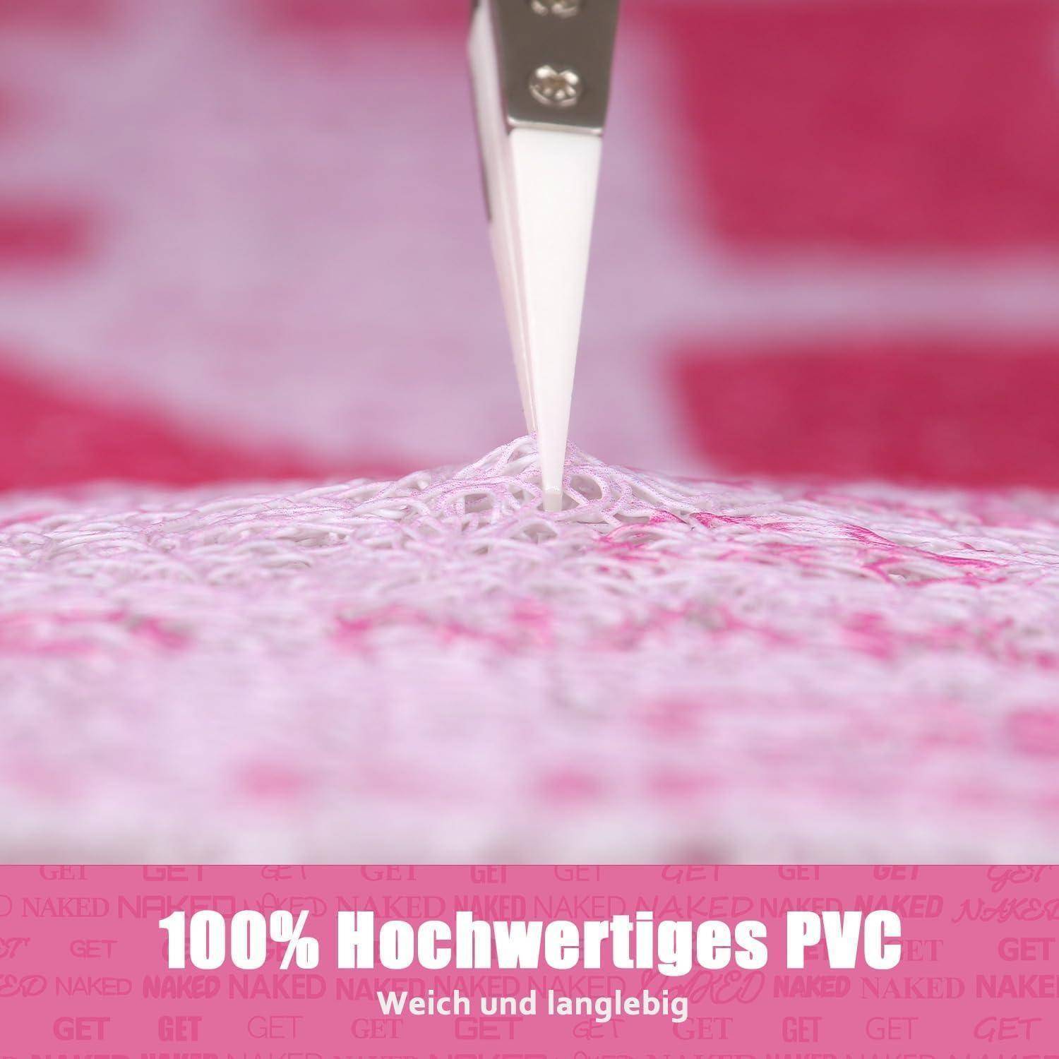 Nahaufnahme einer Nadel, die rosa Stoff näht; unteres Banner liest 