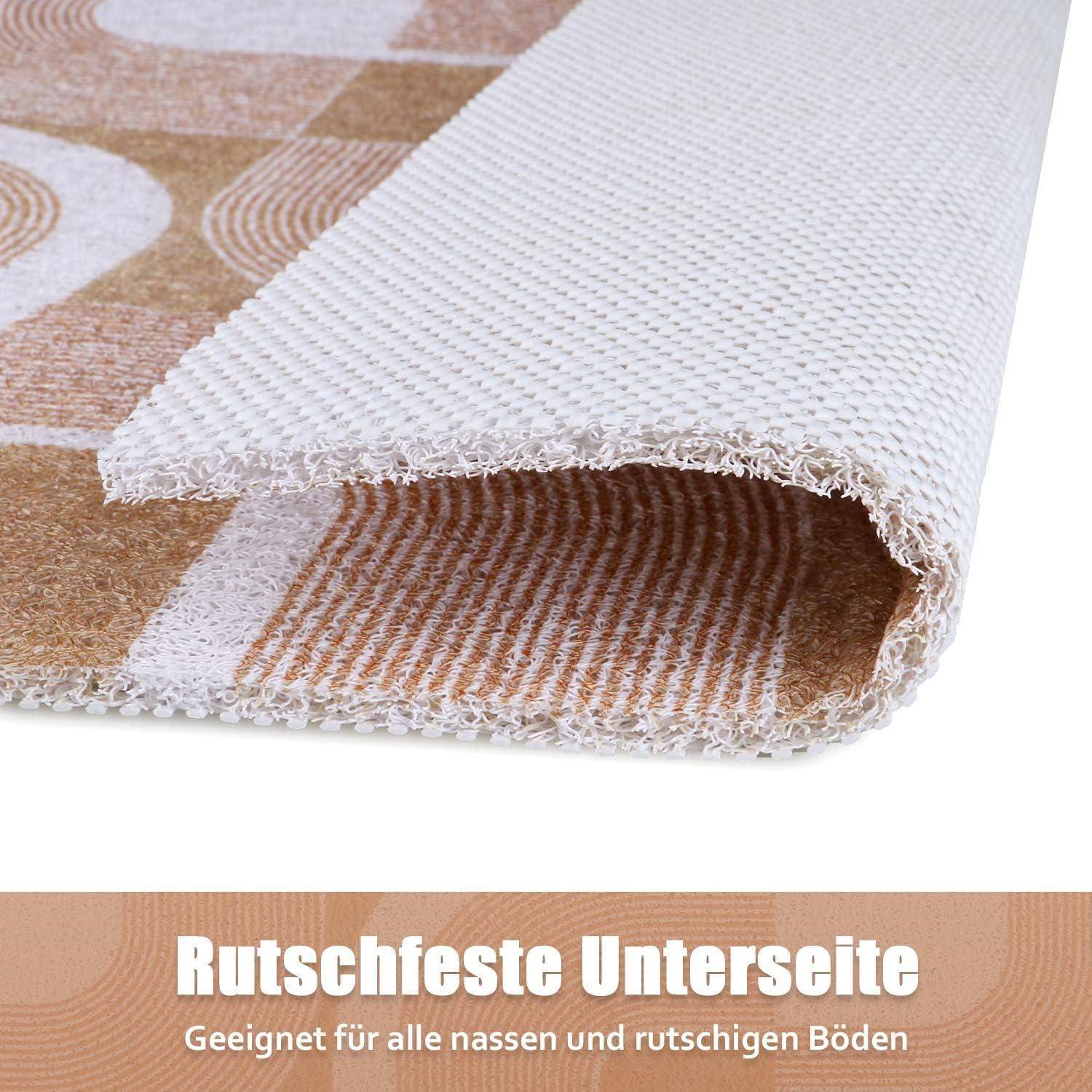 Nahaufnahme eines gerollten Teppichs, der seine rutschfeste Unterseite zeigt, mit deutschem Text „Rutschfeste Unterseite", der anzeigt, dass er für nasse, rutschige Böden geeignet ist.