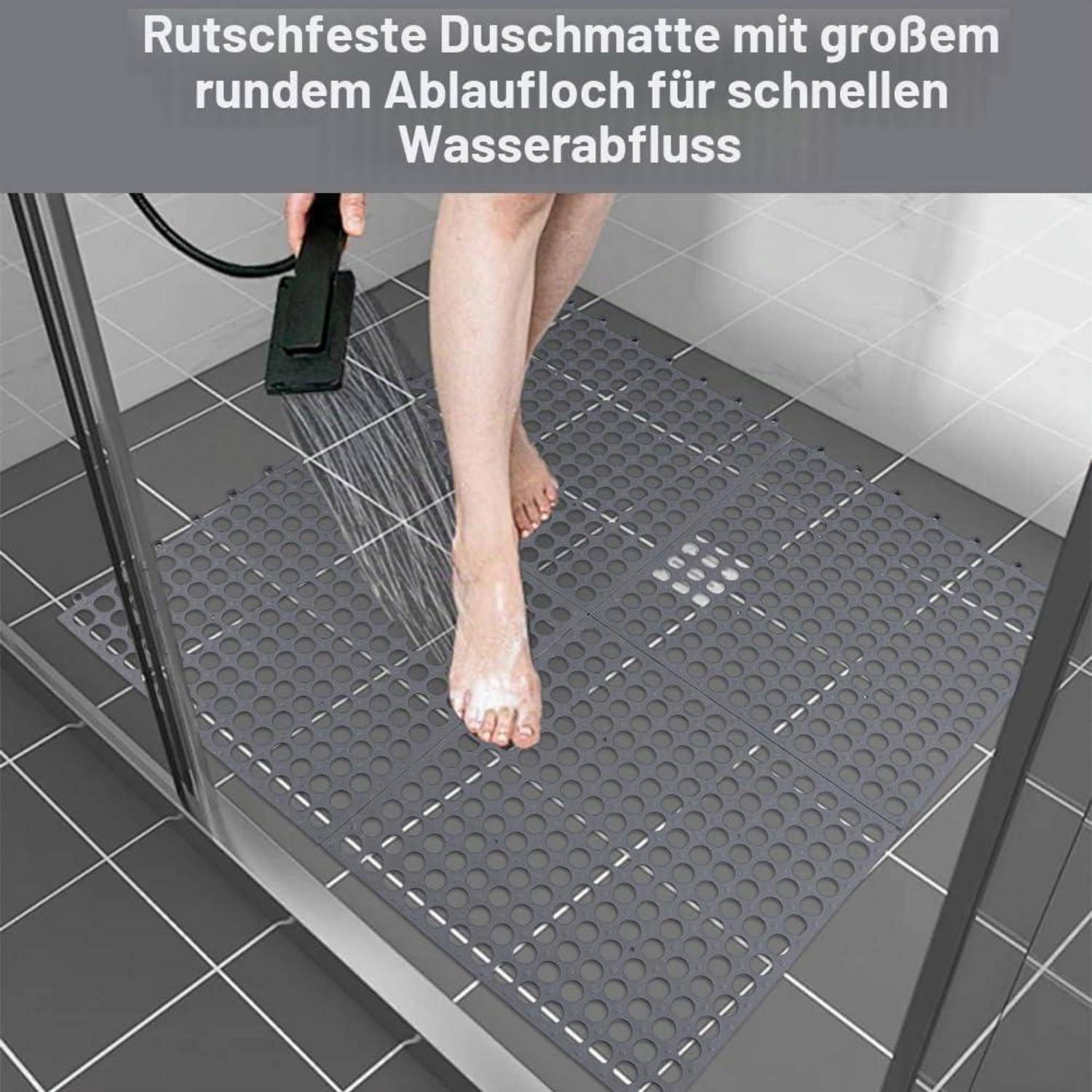 Person spült eine graue rutschfeste Badewannenmatte mit einem großen runden Abflussloch für schnelle Wasserablauf aus; Deutscher Text bewirbt die Matte.