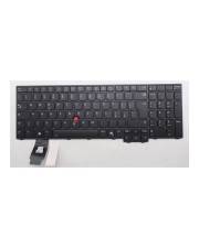 Schwarze Laptop-Tastatur mit rotem TrackPoint und angeschlossenem Kabel, auf weißem Hintergrund dargestellt.