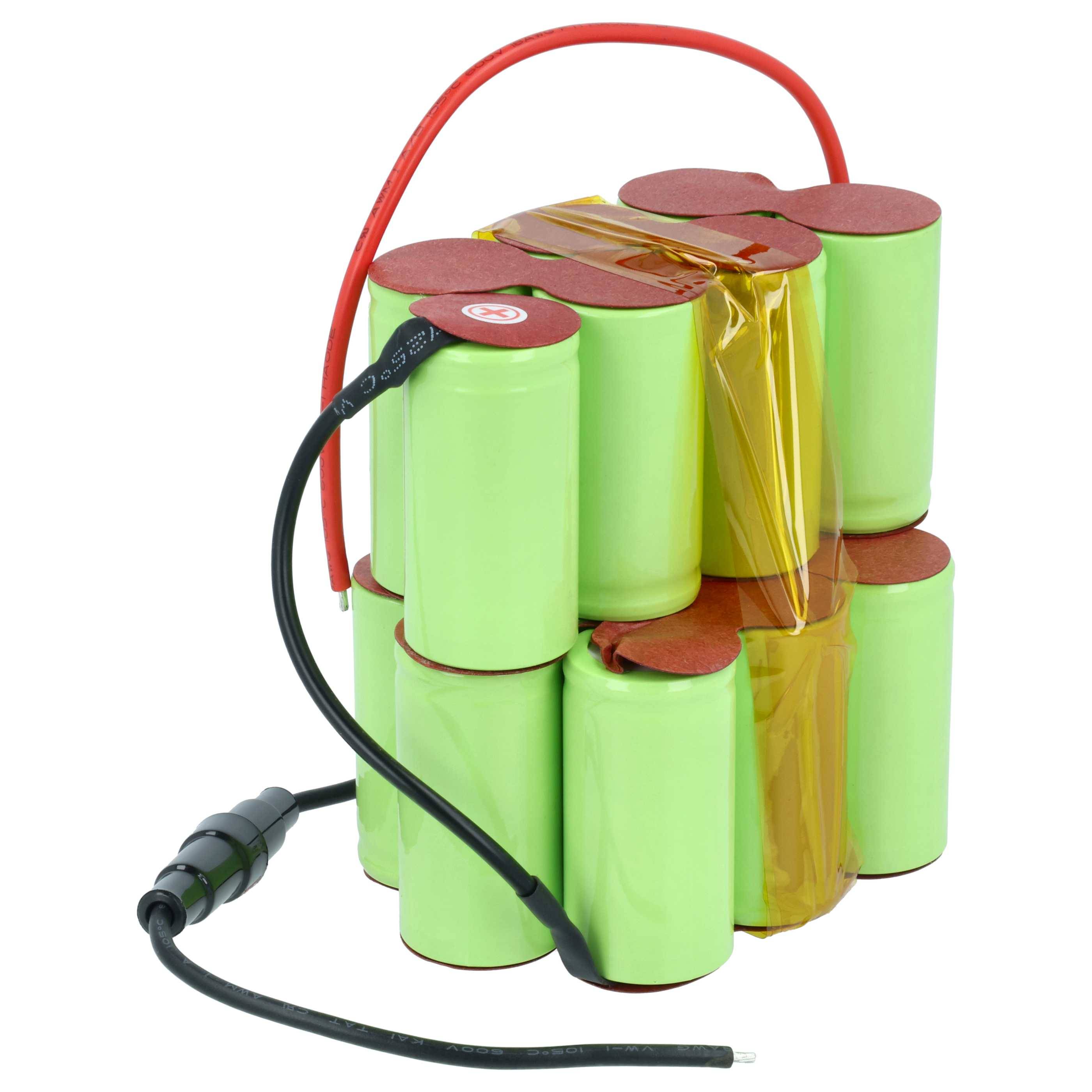 Batteriepack aus grünen zylindrischen Zellen, mit Klebeband umwickelt, mit angebrachten roten und schwarzen Drähten und einem Verbindungskabel.