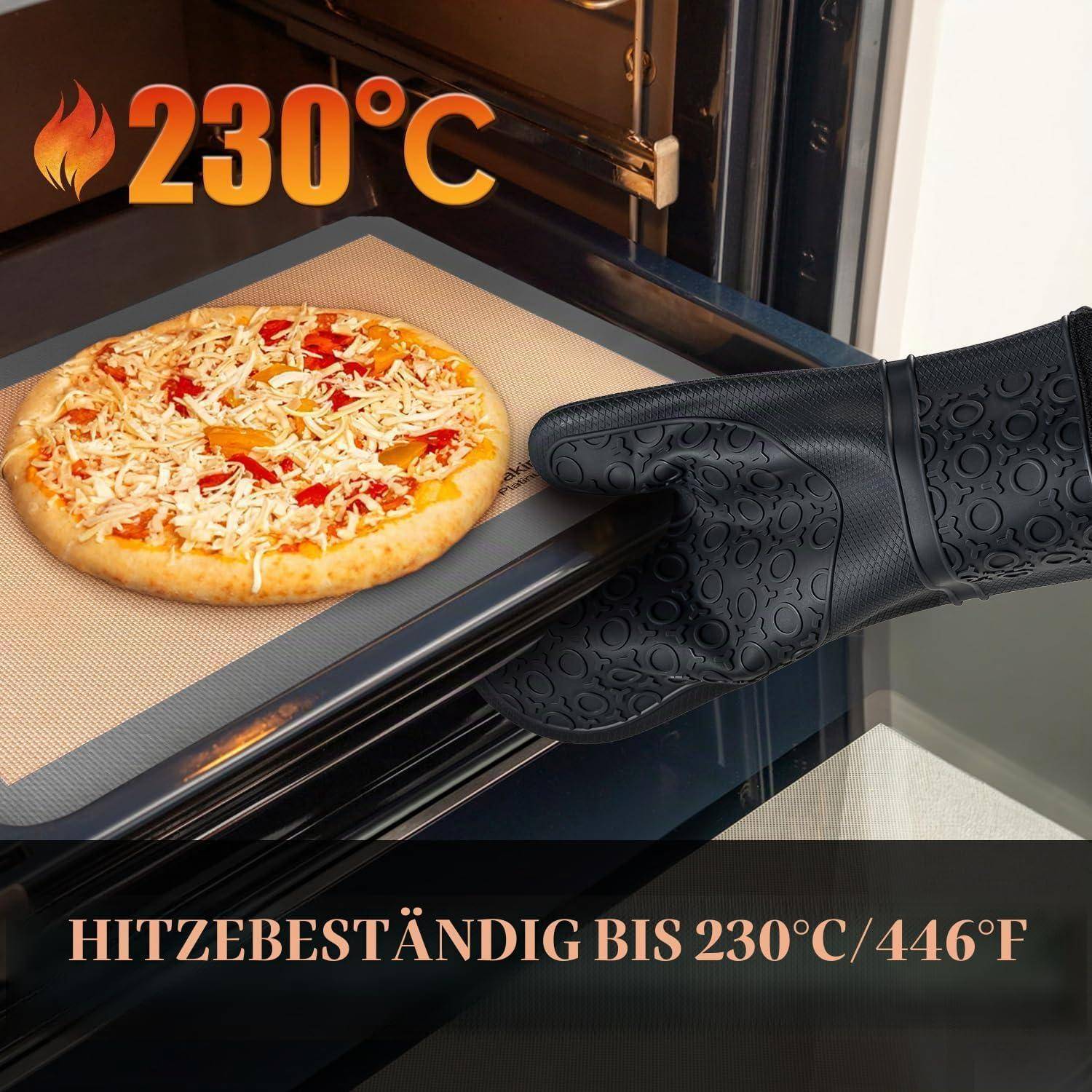 Ofenszene mit Pizza auf einem Backblech und einem Ofenhandschuh, der Hitzebeständigkeit bis zu 230°C/446°F hervorhebt.