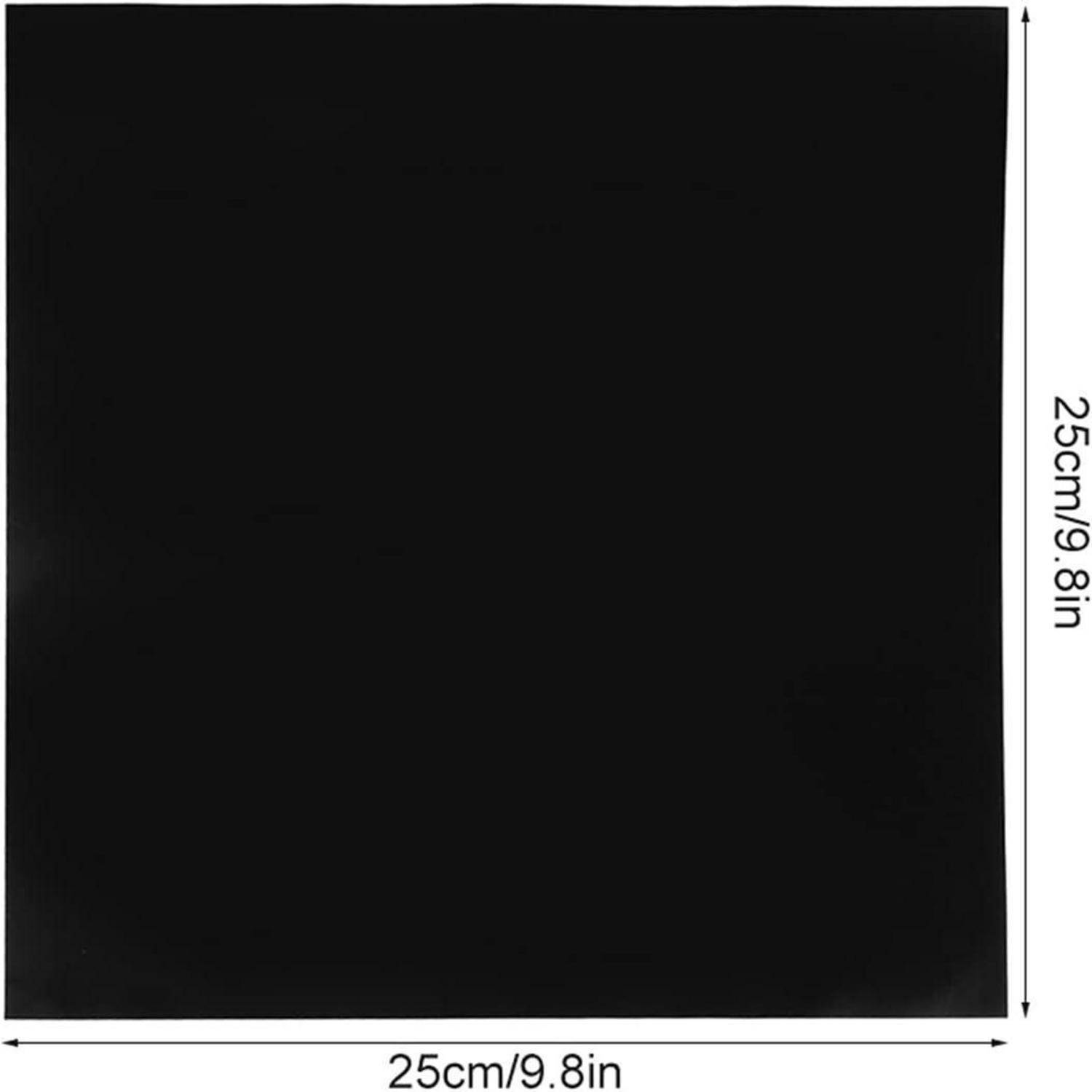 Schwarzes quadratisches Panel oder Brett mit der Bezeichnung 25 cm mal 25 cm, dargestellt mit Messstecken an der unteren und rechten Seite.