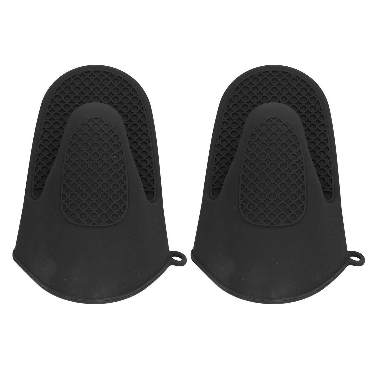 Paar schwarzer Silikon-Ofenhandschuhe oder hitzebeständige Griffe, nebeneinander auf weißem Hintergrund dargestellt.