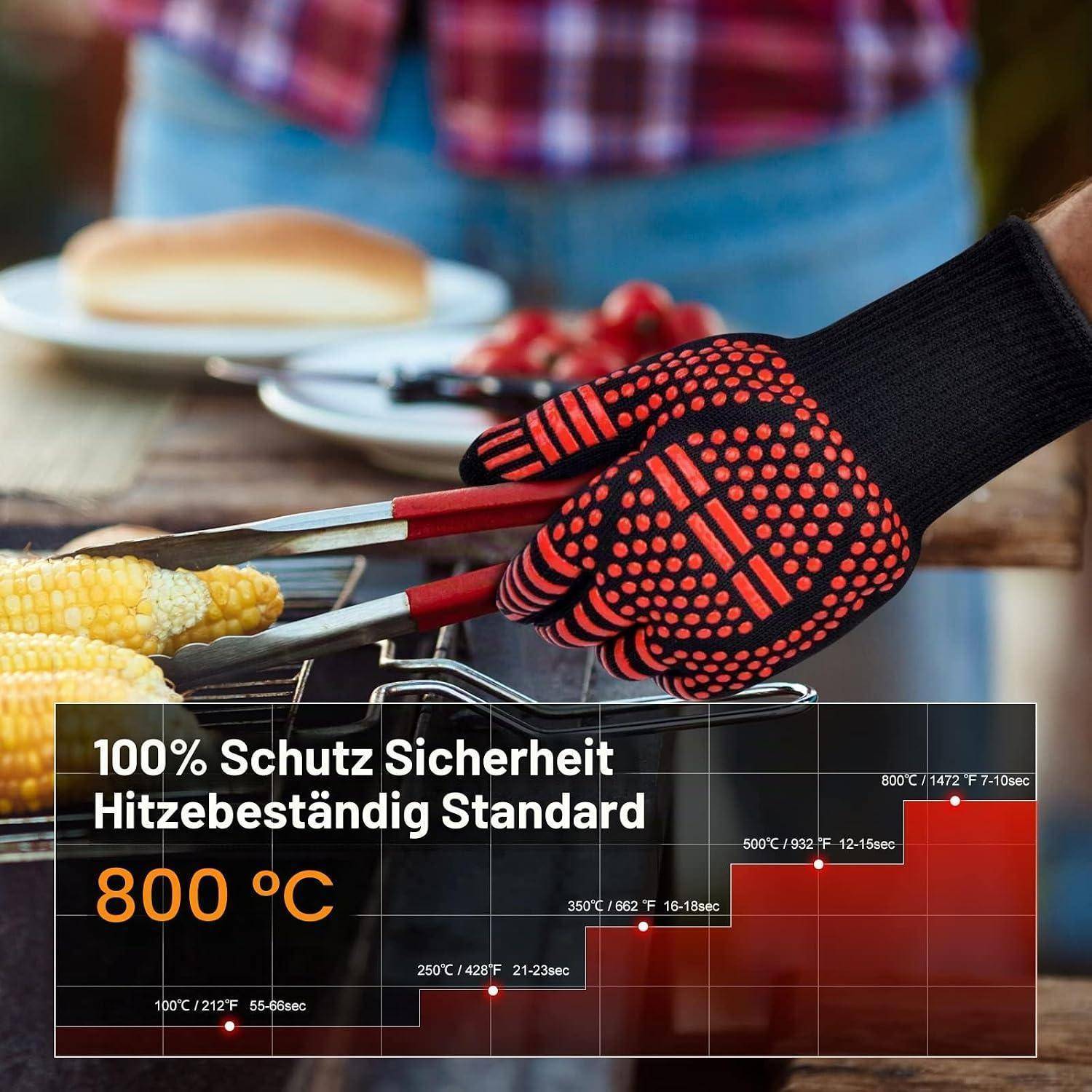 Behandschuhte Hand, die heiße Grillzangen neben Mais auf einem Grill hält; Überlagerung sagt „100% Schutz Sicherheit Hitzebeständig Standard