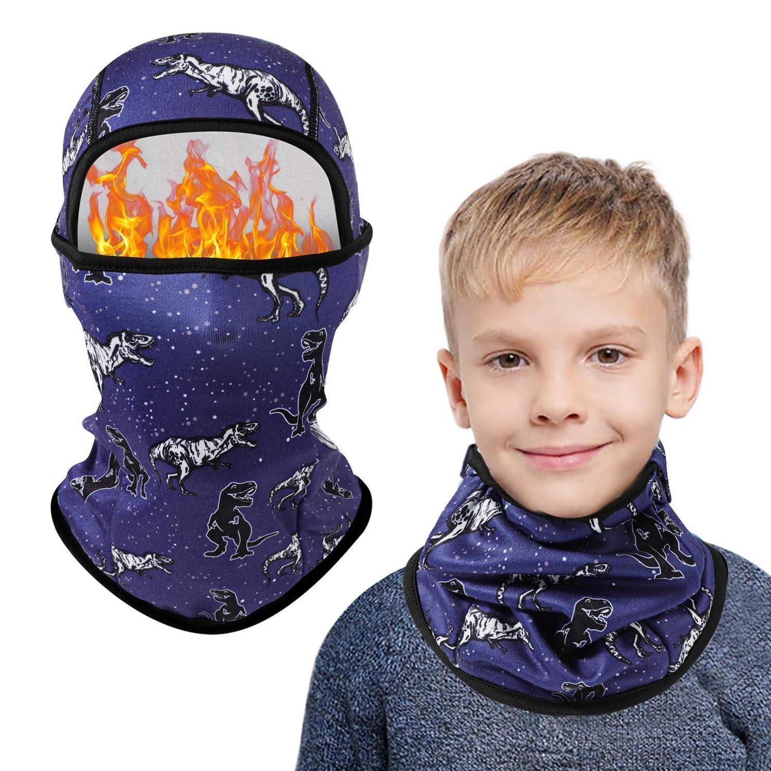 Produktbild einer lila Dinosaurier-Motiv-Balaclava mit Flammen-Grafik über der Augenöffnung, daneben ein Junge, der sie als Halstuch trägt.