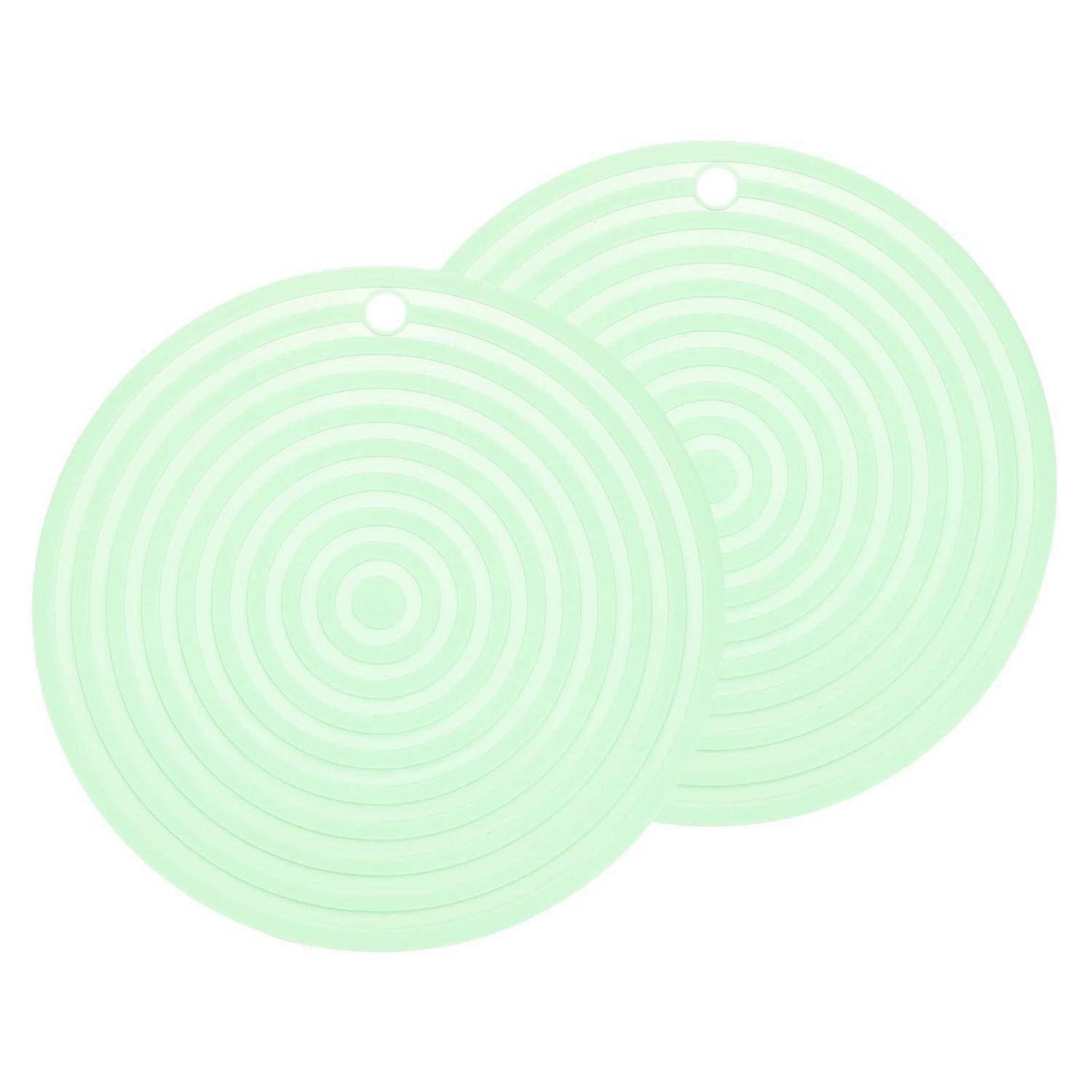 Zwei durchscheinende mintgrüne Spiralscheiben überlagern sich, jede mit einem kleinen Aufhängeloch oben in der Nähe.