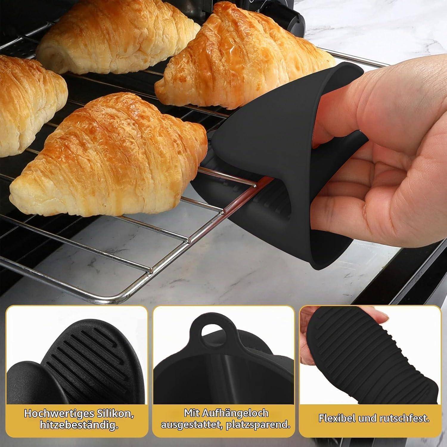 Hand, die einen schwarzen Silikon-Ofenhandschuh verwendet, um Croissants von einem heißen Ofenrost zu entfernen; Detailbilder zeigen den hitzebeständigen, flexiblen Handschuh mit Schlaufe zum Aufhängen.