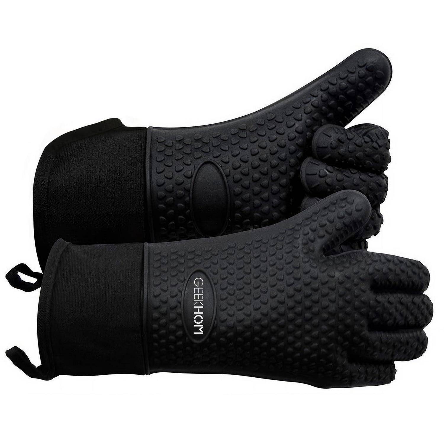 Paar schwarze isolierte strukturierte Handschuhe mit separatem Fingerdesign, gezeigt auf weißem Hintergrund.