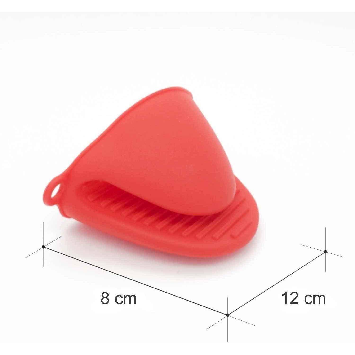 Rote Silikon-Ofenhandschuh mit angegebenen Maßen: 8 cm breit und 12 cm lang.