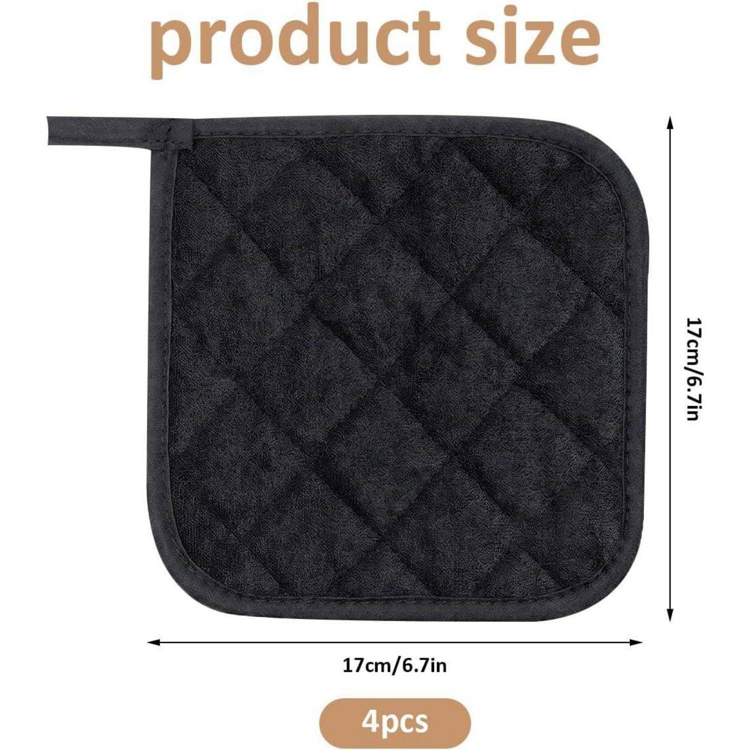 Produktgößenabbildung einer schwarzen gesteppten quadratischen Matte mit abgerundeten Ecken, beschriftet mit 17 cm × 17 cm (6,7 Zoll); Paket enthält 4 Stück.