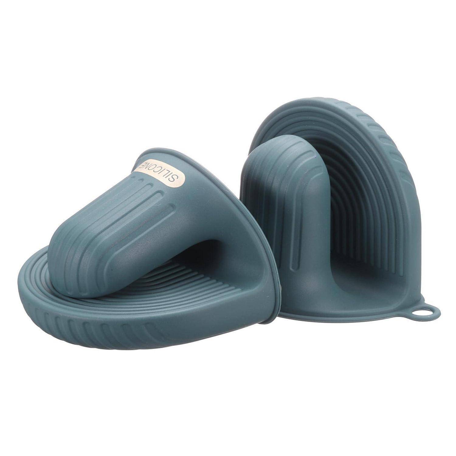 Paar blaue Silikon-Ofenhandschuhe mit strukturiertem Griff, auf weißem Hintergrund gezeigt.