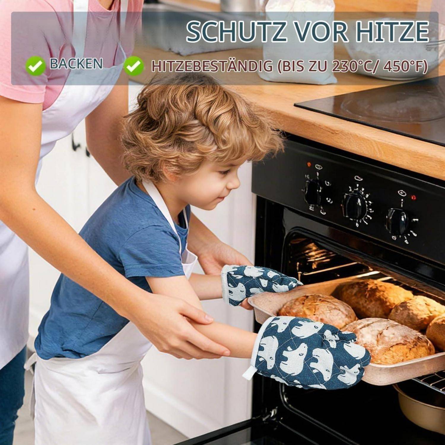 Erwachsener hilft Kind, ein Backblech mit Brot aus dem Ofen zu nehmen; Overlay-Text sagt „SCHUTZ VOR HITZE