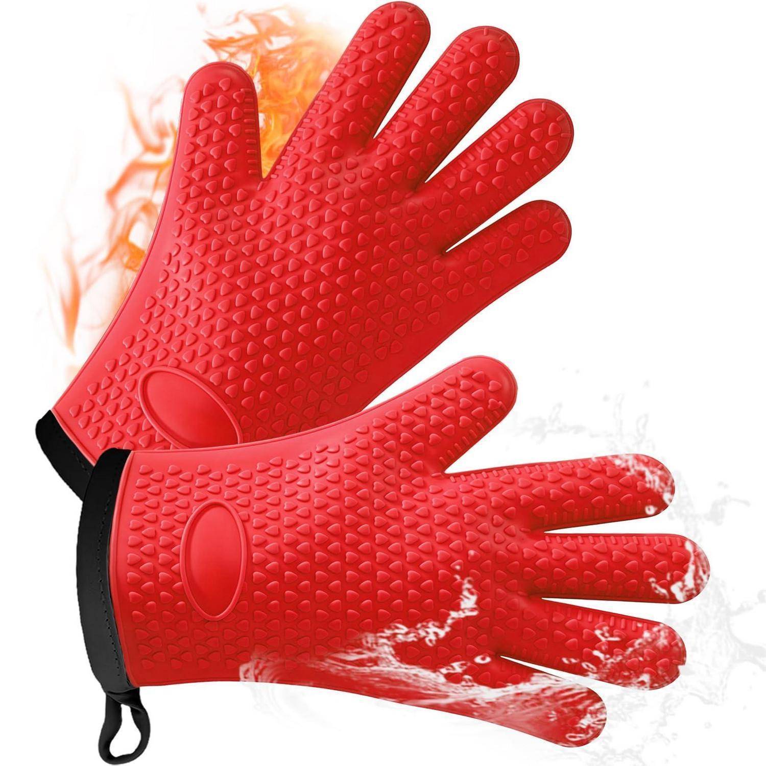 Paar rote wärmefeste Ofenhandschuhe mit schwarzen Bündchen, gezeigt vor einem weißen Hintergrund mit Flammen- und Dampfeffekten.