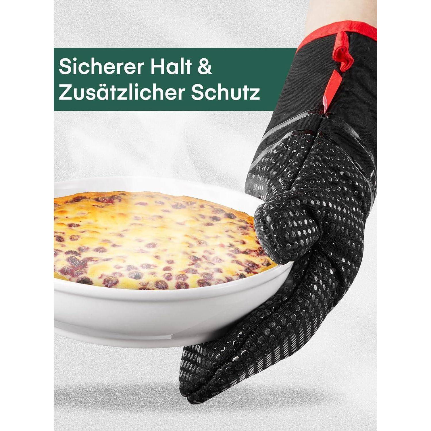 Behandschuhte Hand hält eine heiße Schüssel mit einem Backgericht, darunter der deutsche Text „Sicherer Halt & Zusätzlicher Schutz
