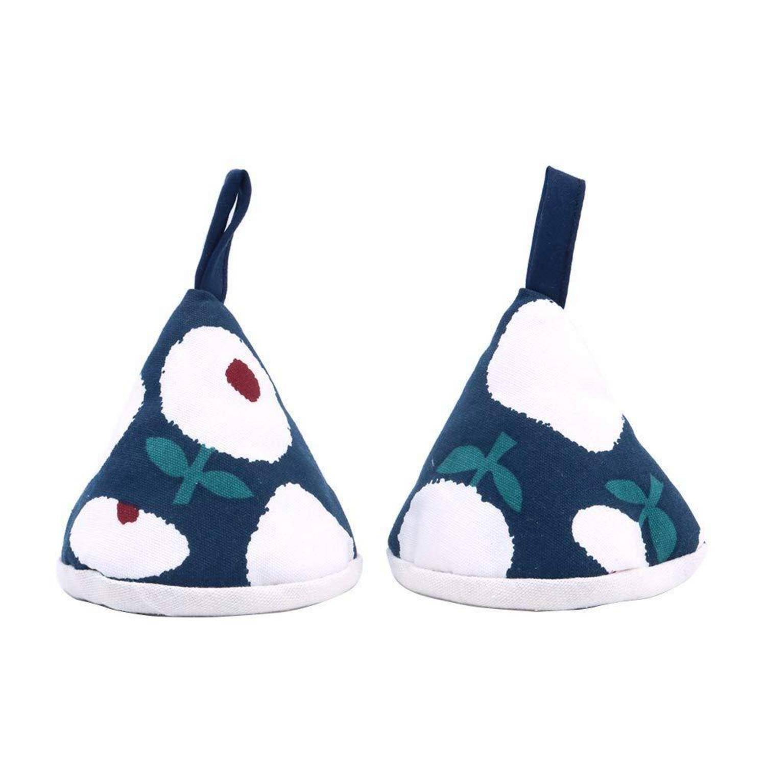 Paar marineblaue, kegelförmige Türstopper aus Stoff mit weißen Blumenmustern und Schlaufengriffen, nebeneinander auf weißem Hintergrund abgebildet.