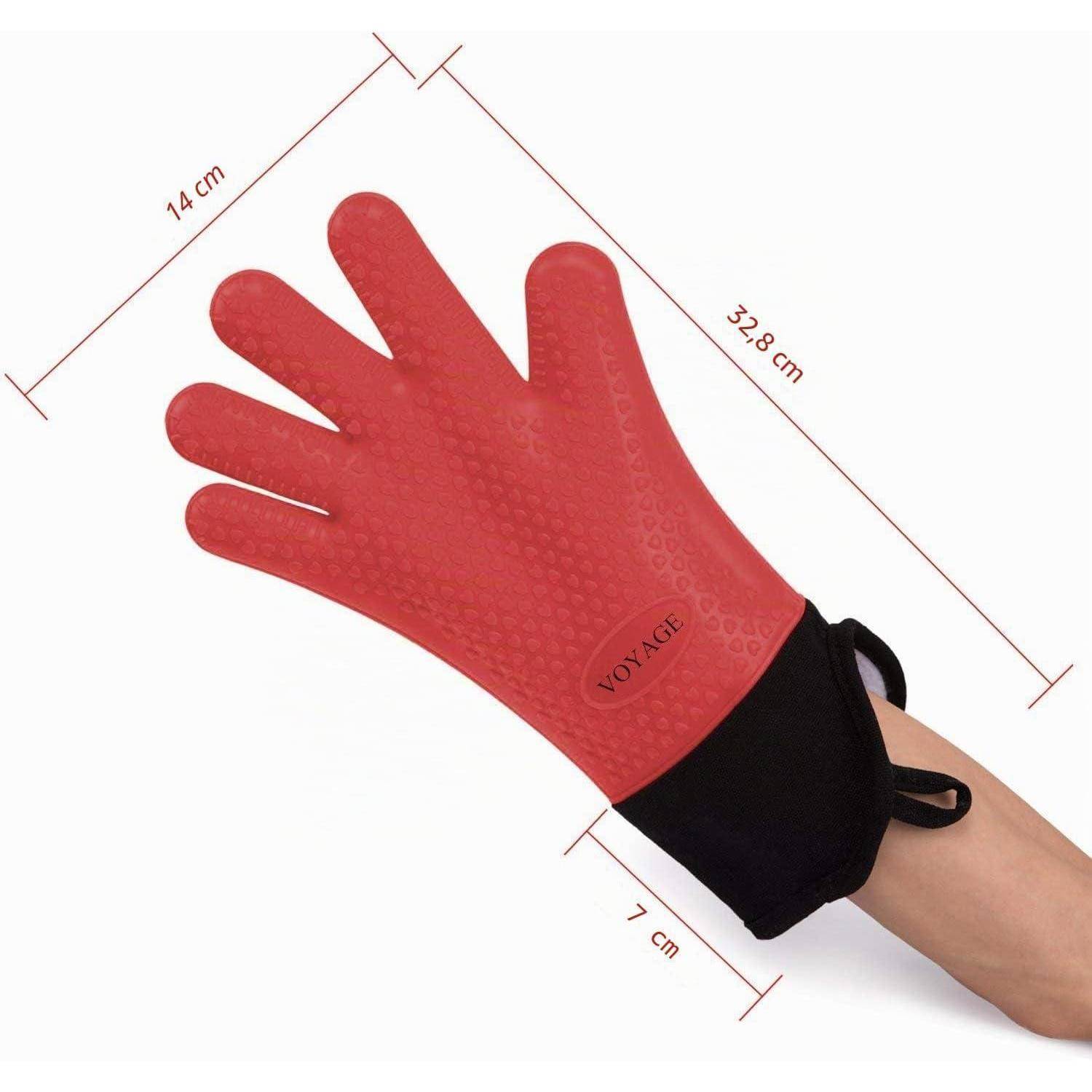 Rot strukturierter Handschuh an einer Hand, dargestellt mit Messlinen, die eine Länge von etwa 32,8 cm, eine Breite von 14 cm und eine Manschettbreite von 7 cm anzeigen.