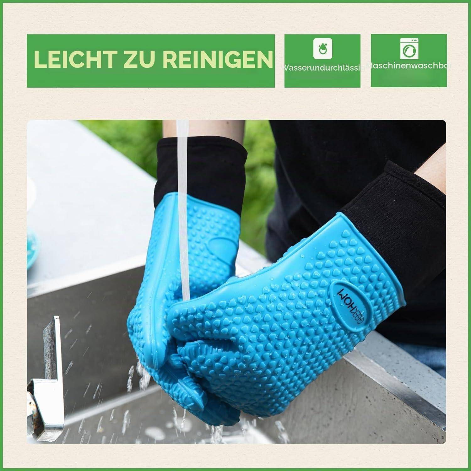 Blauer strukturierter Ofenhandschuh wird unter fließendem Wasser gespült, was zeigt, dass er leicht zu reinigen ist und wasserdurchlässig.