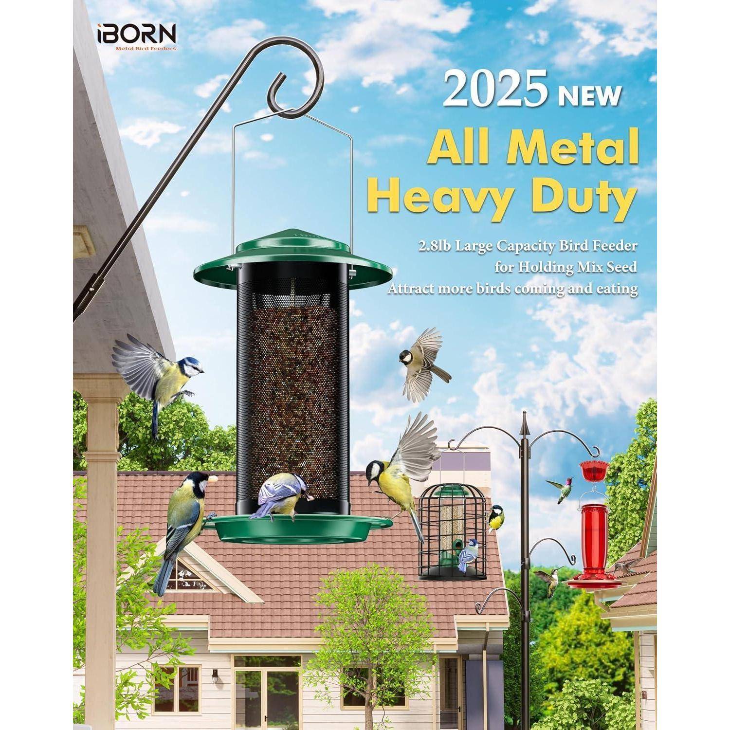 Werbebild eines hängenden Metallvogelhauses mit Vögeln, die im Freien fressen, beschriftet mit „2025 Neu Vollmetall Robuste Ausführung