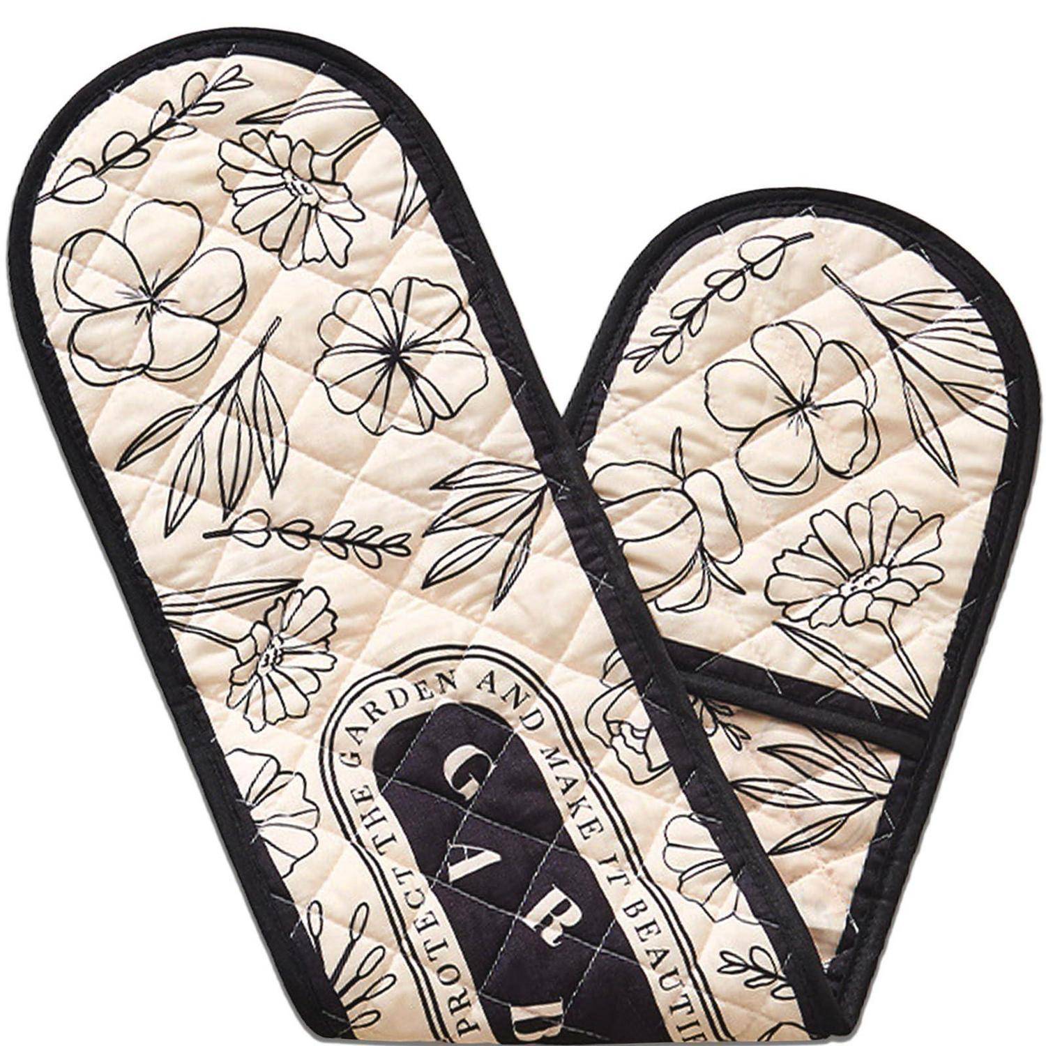 Paar besteppter Ofenhandschuhe mit Blumenmuster, schwarzem Rand und 'Garden and Make It Beautiful' Aufnäher.