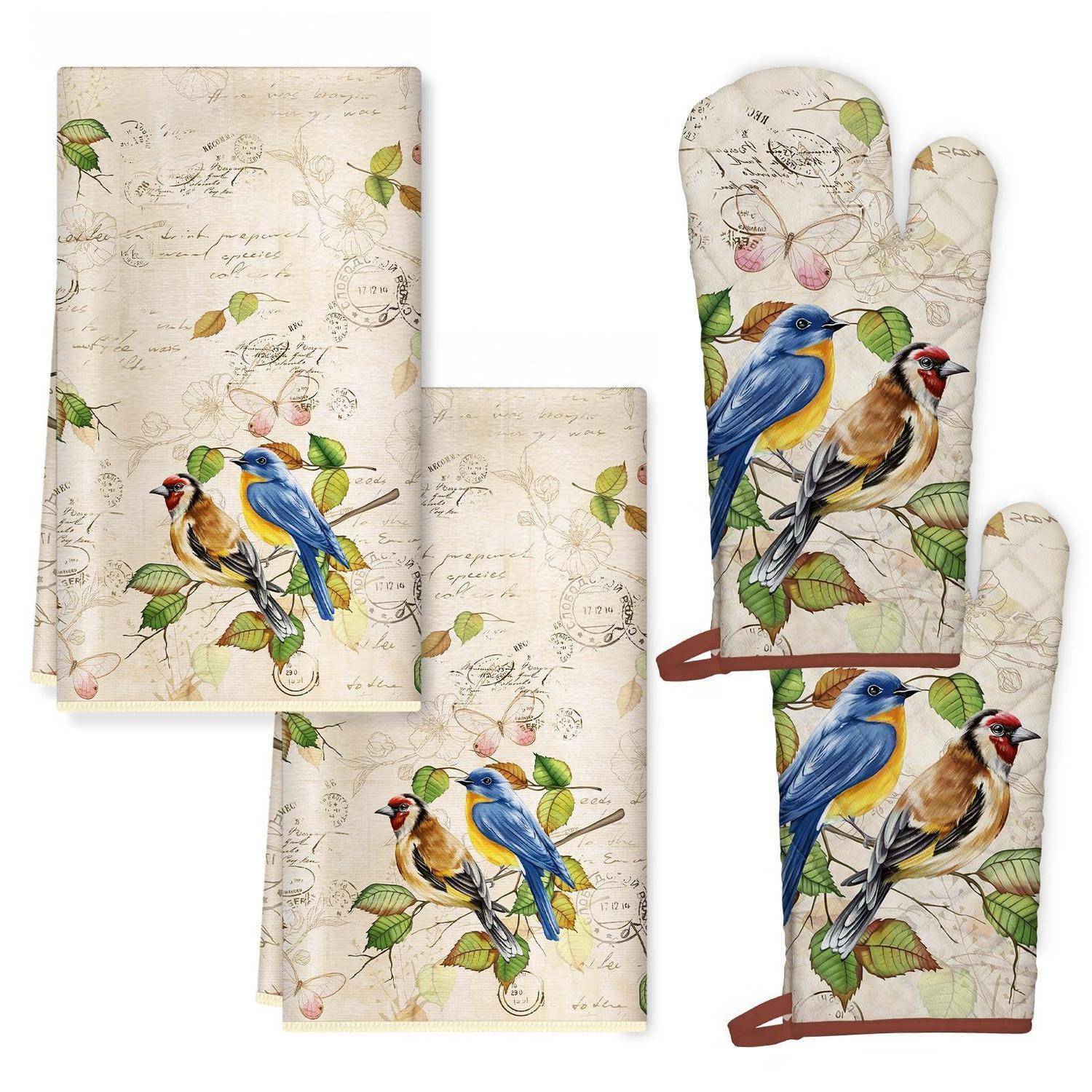 Gemusterte Küchenleinen und Ofenhandschuhe mit Aquarellvögeln auf cremefarbenem botanischen Hintergrund, als aufeinander abgestimmtes Set dargestellt.