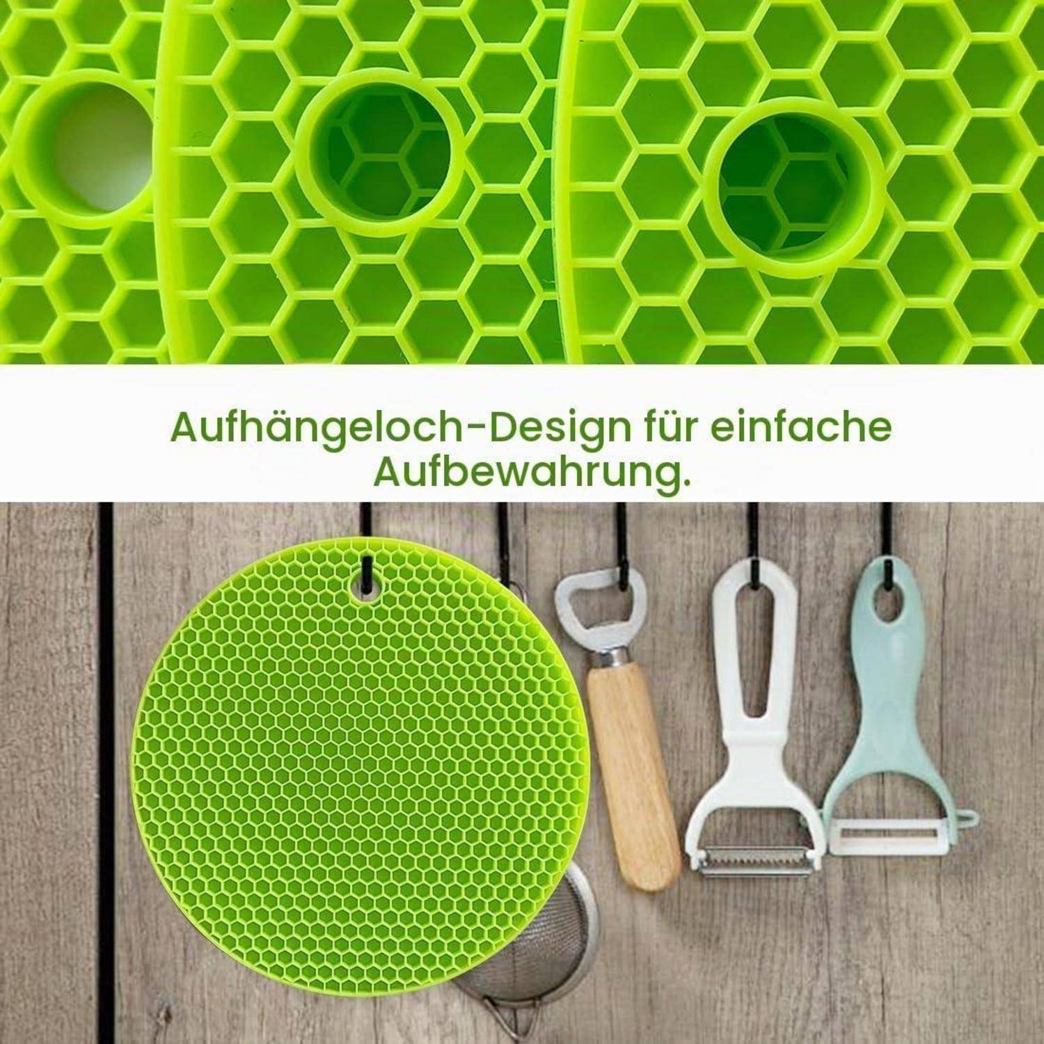 Grünes Küchenwerkzeug mit Wabentextur und Aufhängeloch, gezeigt mit Flaschenöffnern und einem Schäler auf einer Holzoberfläche; Text sagt „Aufhängeloch-Design für einfache Aufbewahrung.