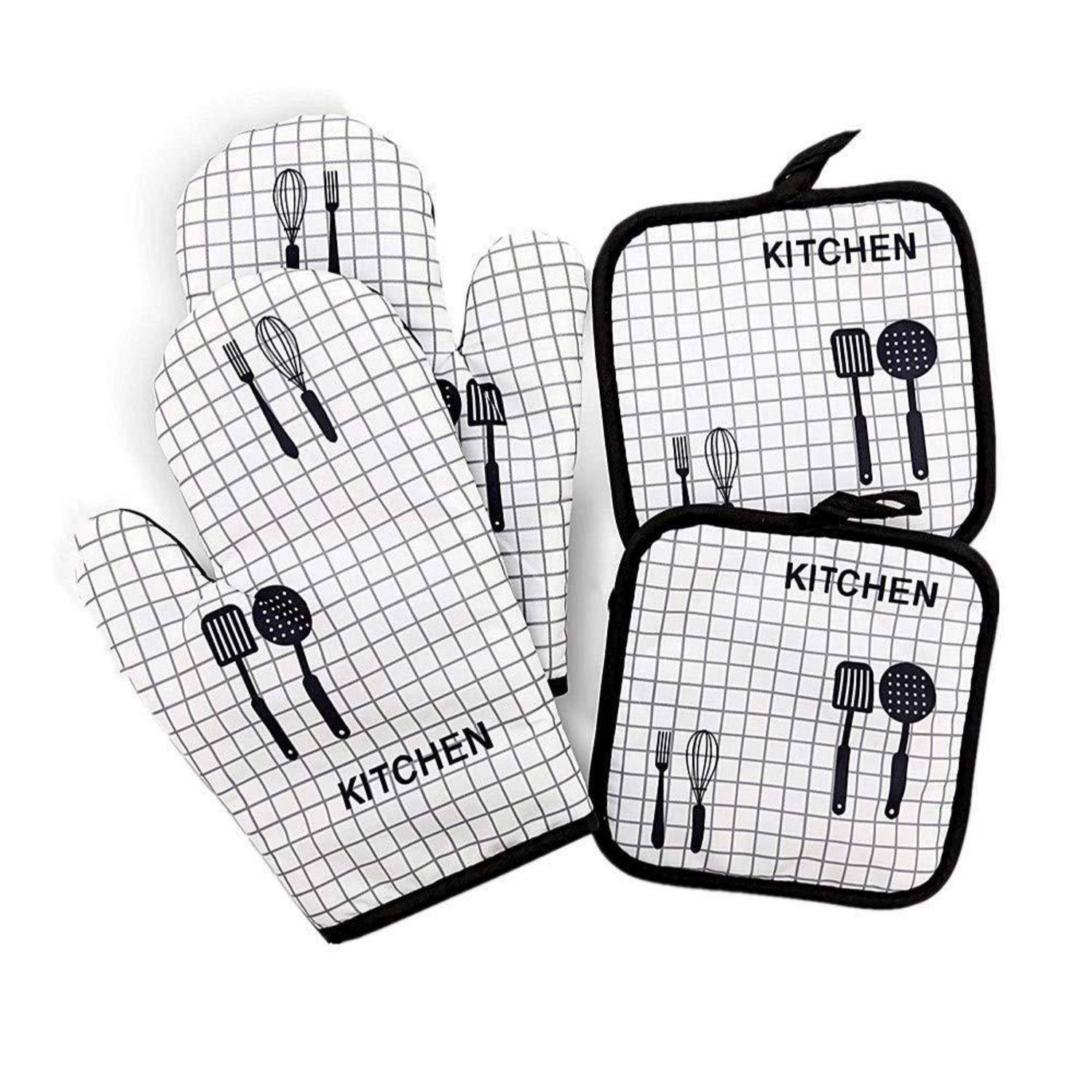 Satz von schwarz-weiß karierten Küchen-Ofenhandschuhen und Topflappen mit Utensilien-Symbolen und dem Wort „KITCHEN