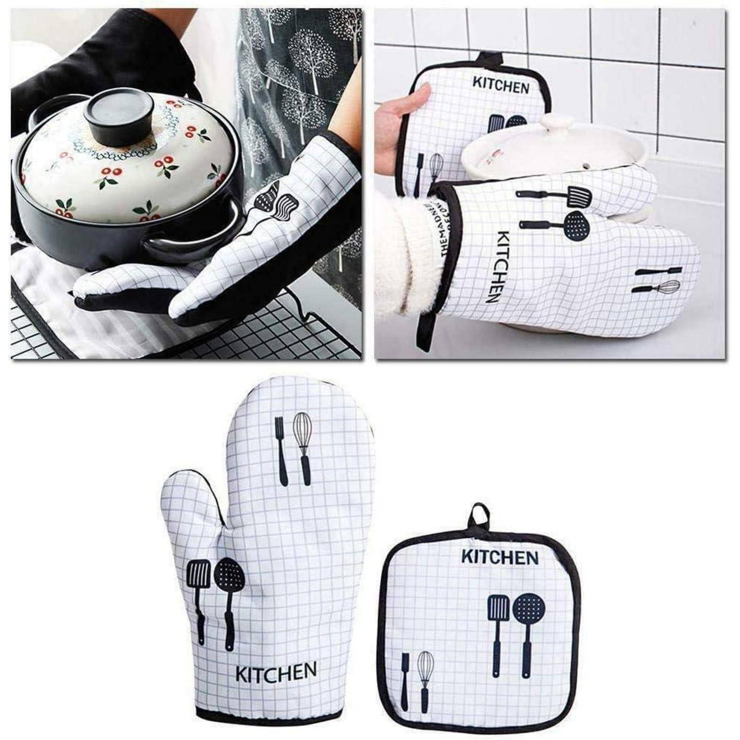 Küchenofen-Handschuh-Set mit passendem Topflappen, weißes Gittermuster und Utensiliengrafikem, gezeigt beim Handling eines heißen Topfes.