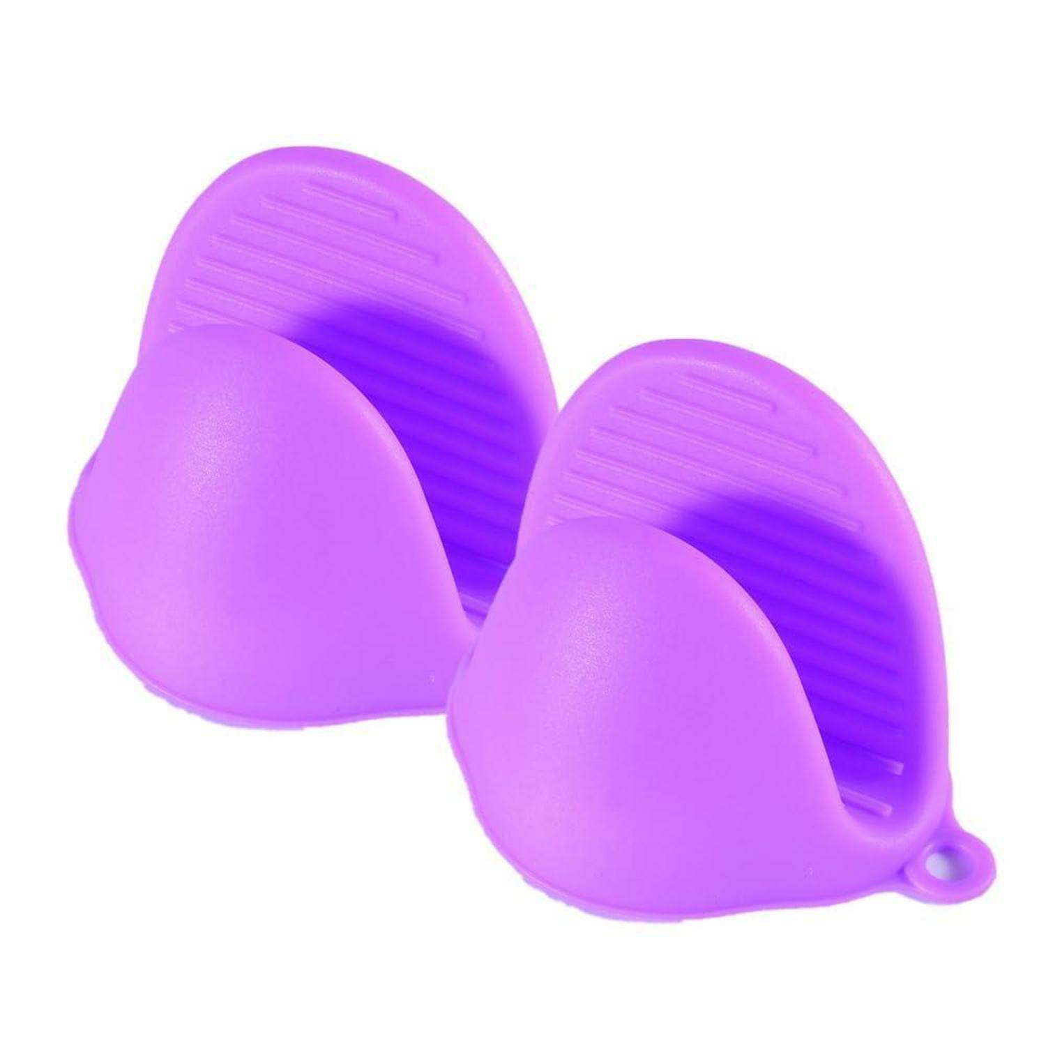 Violette Silikon-Ofenhandschuhe mit strukturierter Griffigkeit und Aufhängeschleifen, als Paar auf weißem Hintergrund gezeigt.